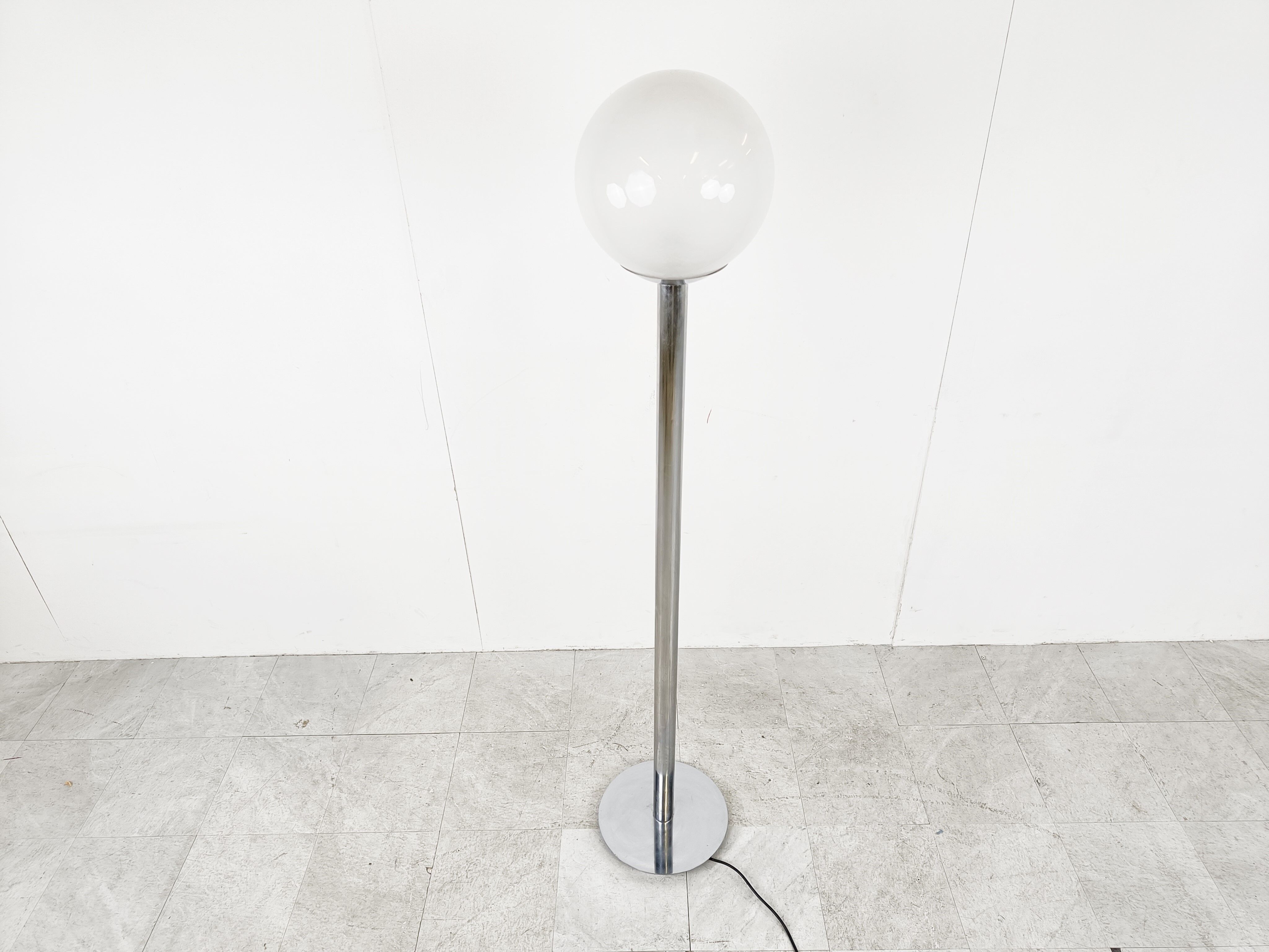 Lampadaire vintage chromé et verre, années 1970