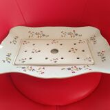 Large draining dish with Barbeau pattern.