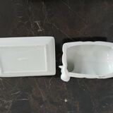 Beurrier en forme de vache en porcelaine blanche