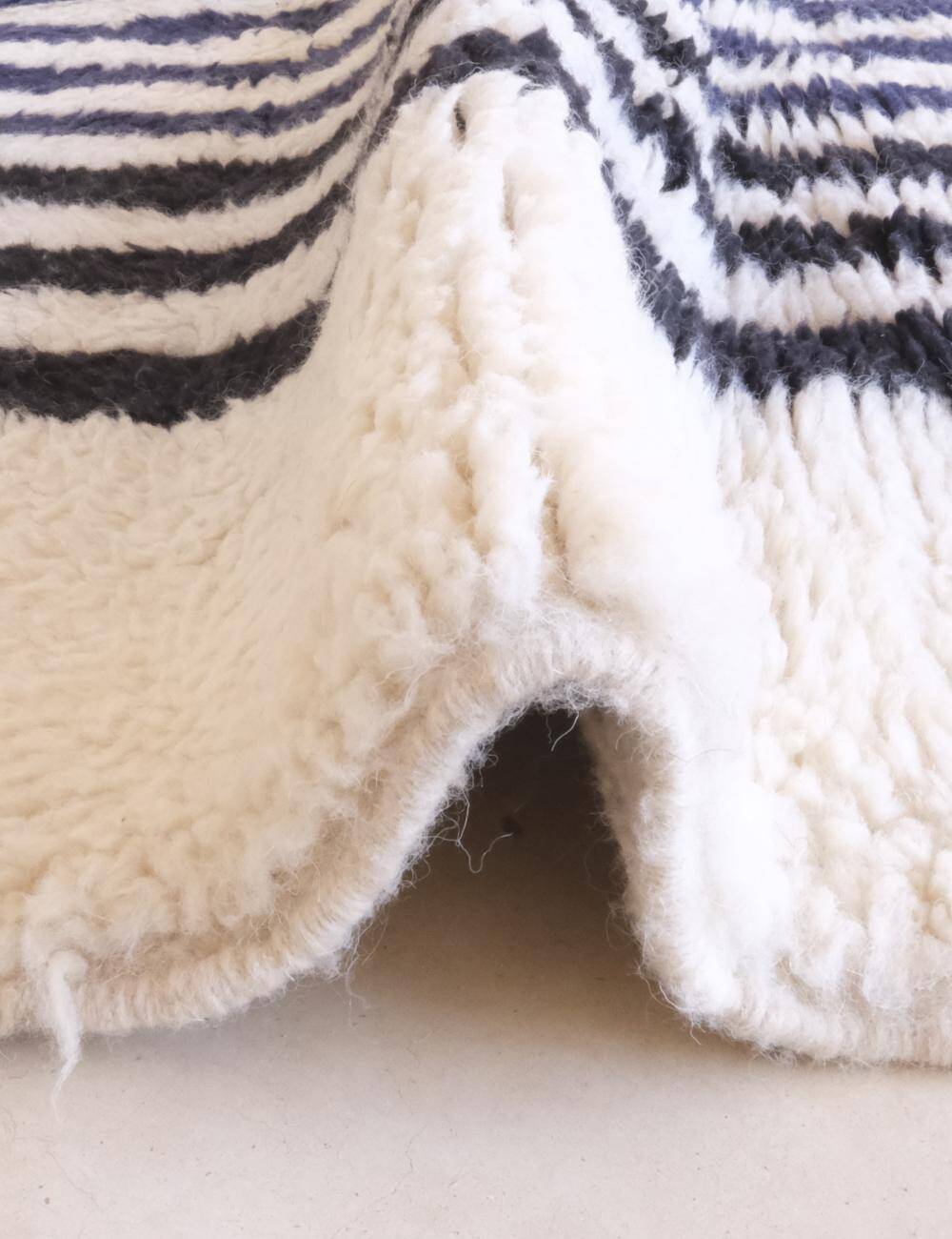 Black and White Rug from Morocco - 268 x 175 cm