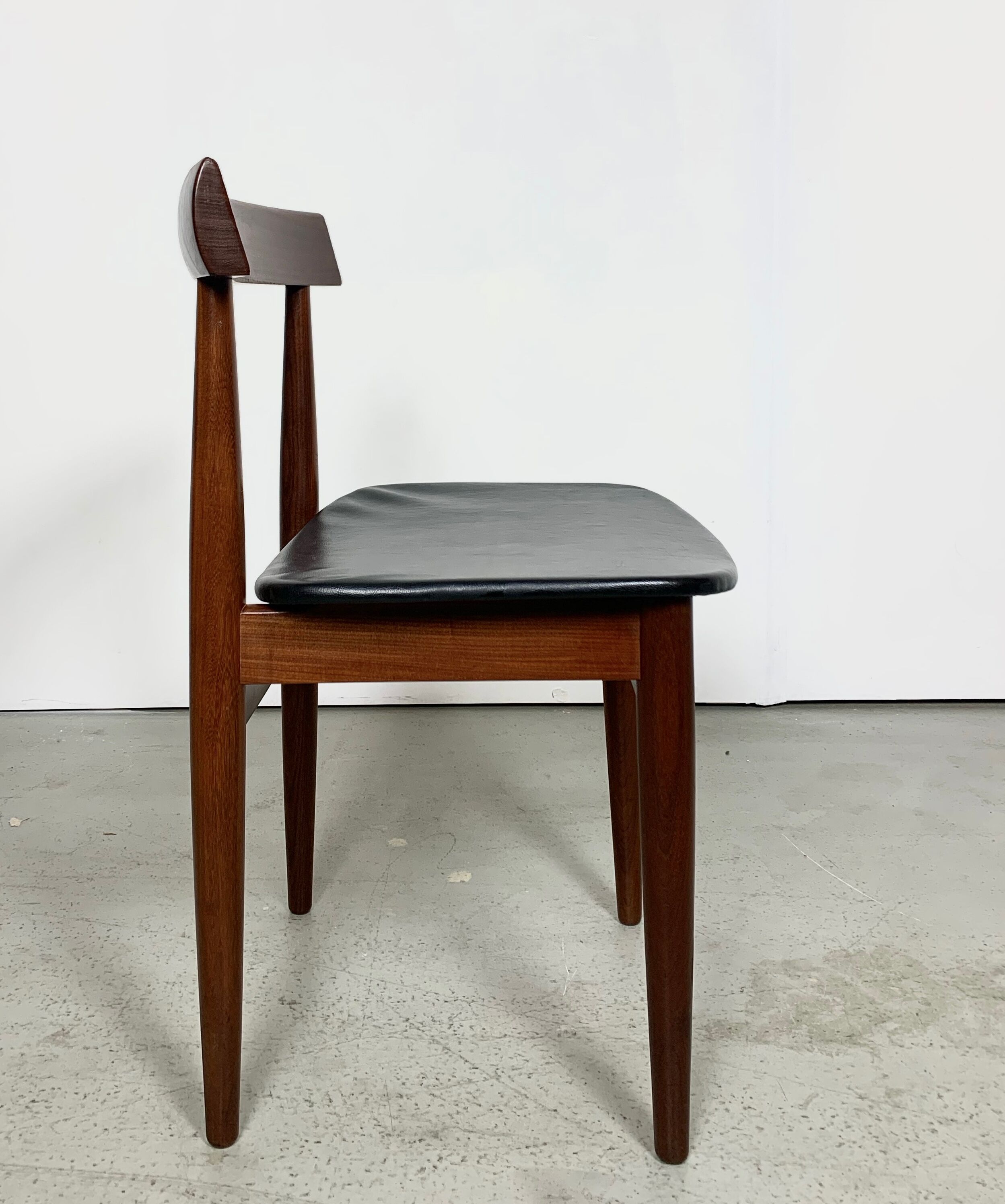Hans Olsen Roundette table in Afromosia and chairs