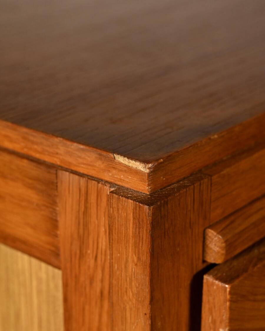 Commode pieds compas