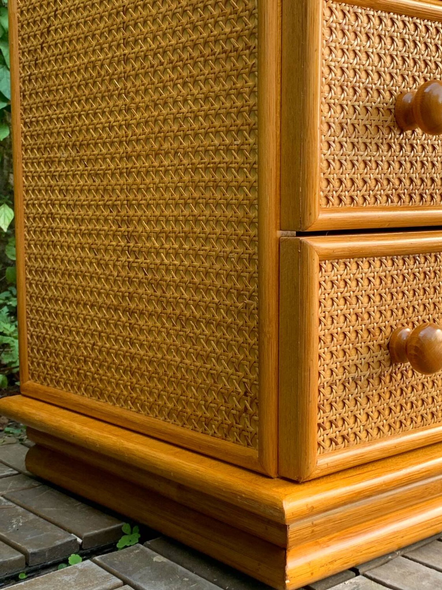 Dresser and its bedside table in rattan caning and vintage oak from the 1970s.