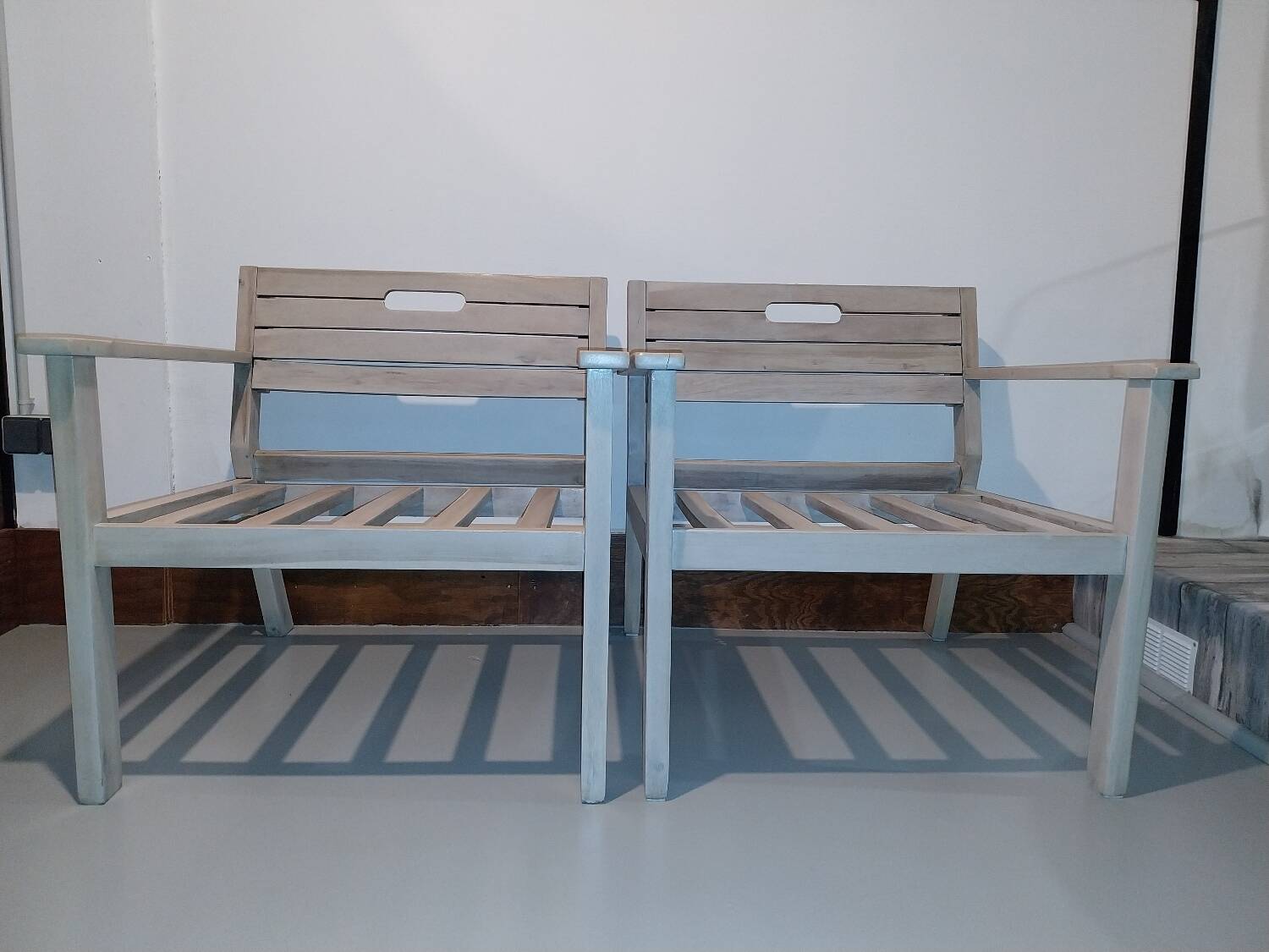 02 sun loungers