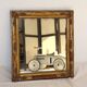 Miroir rectangulaire en bois doré à décor en relief de fleurs.