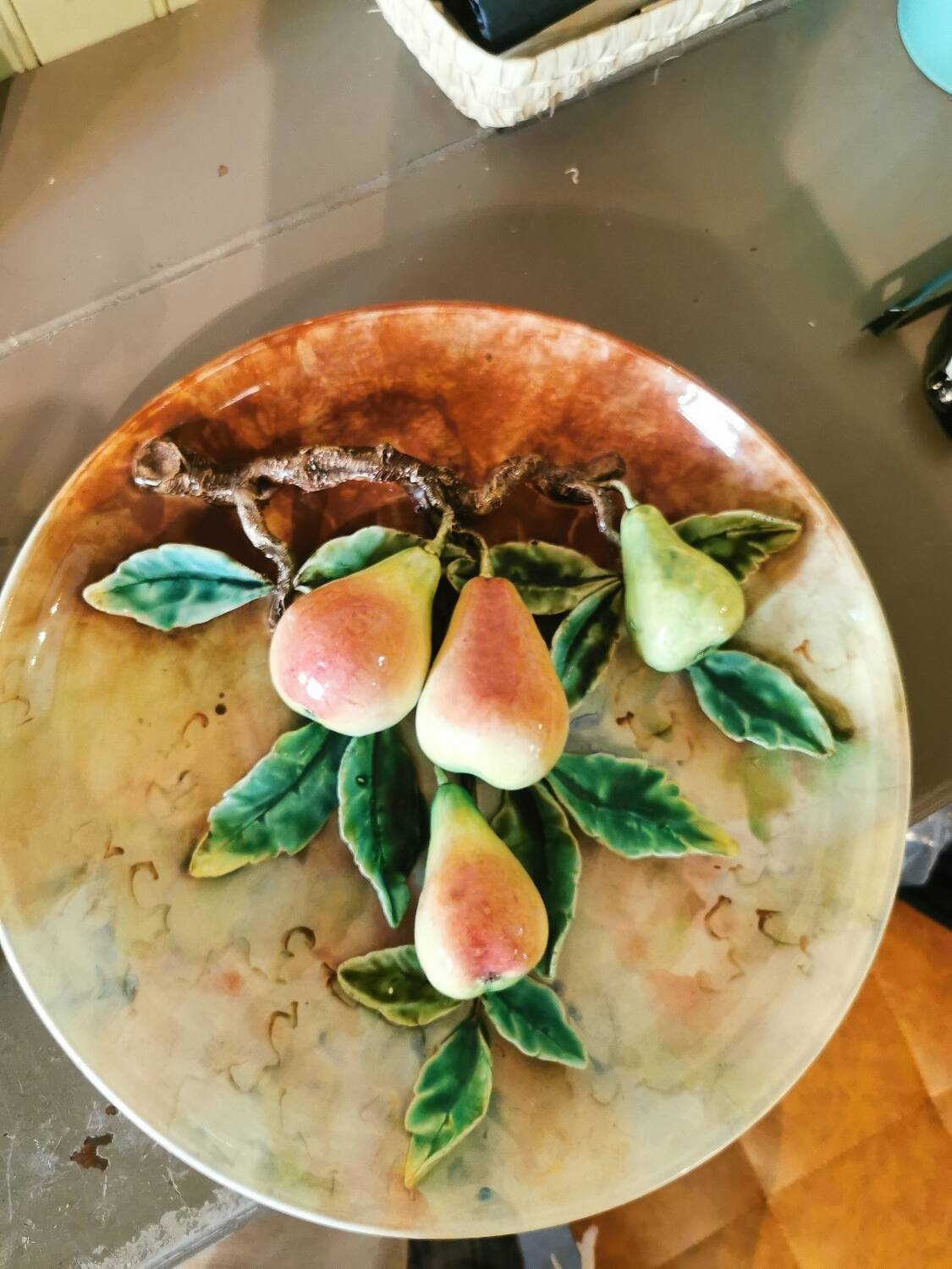 Large barbotine dish