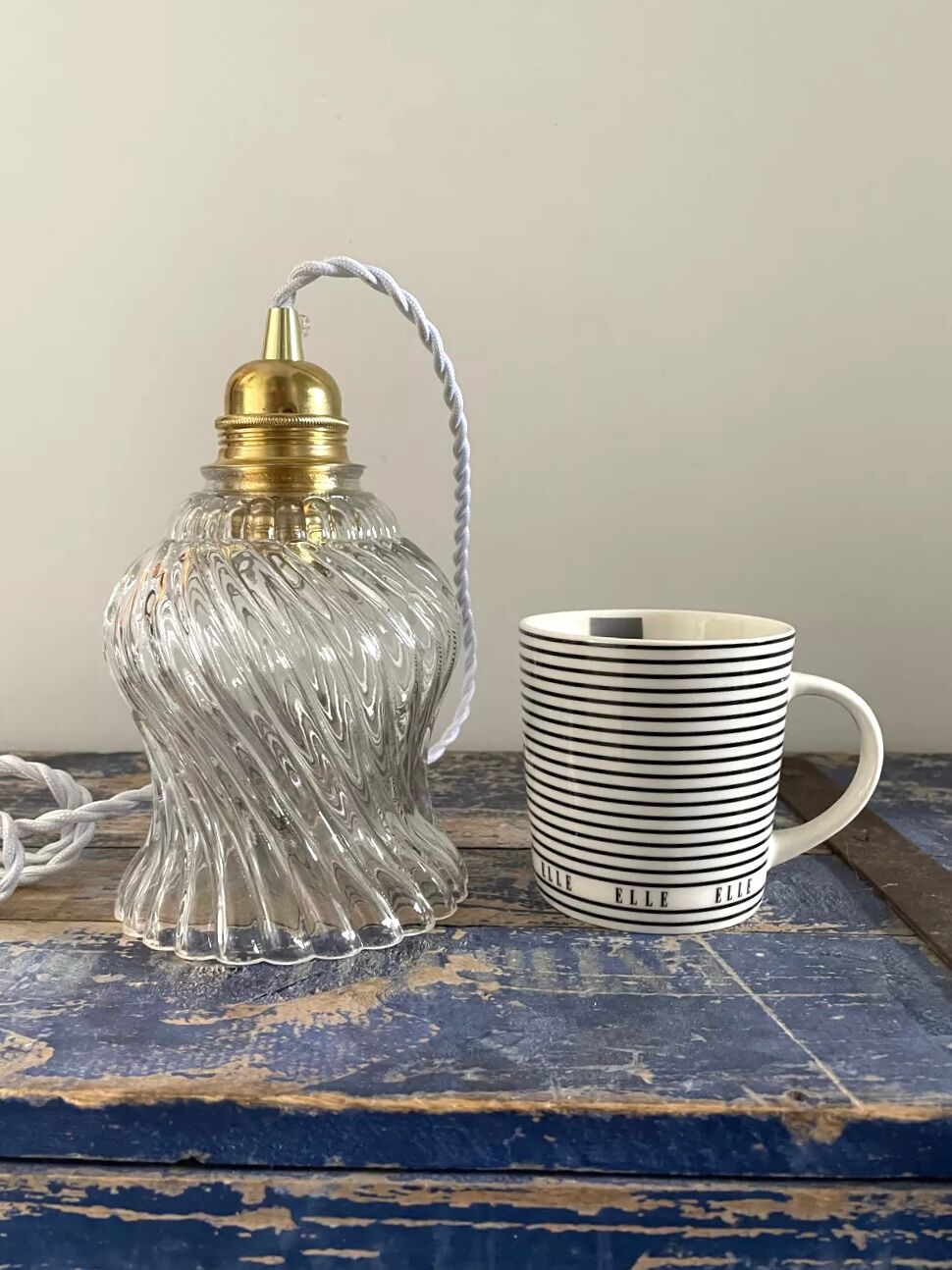 Vintage portable lamp in electrified chiseled glass to nine