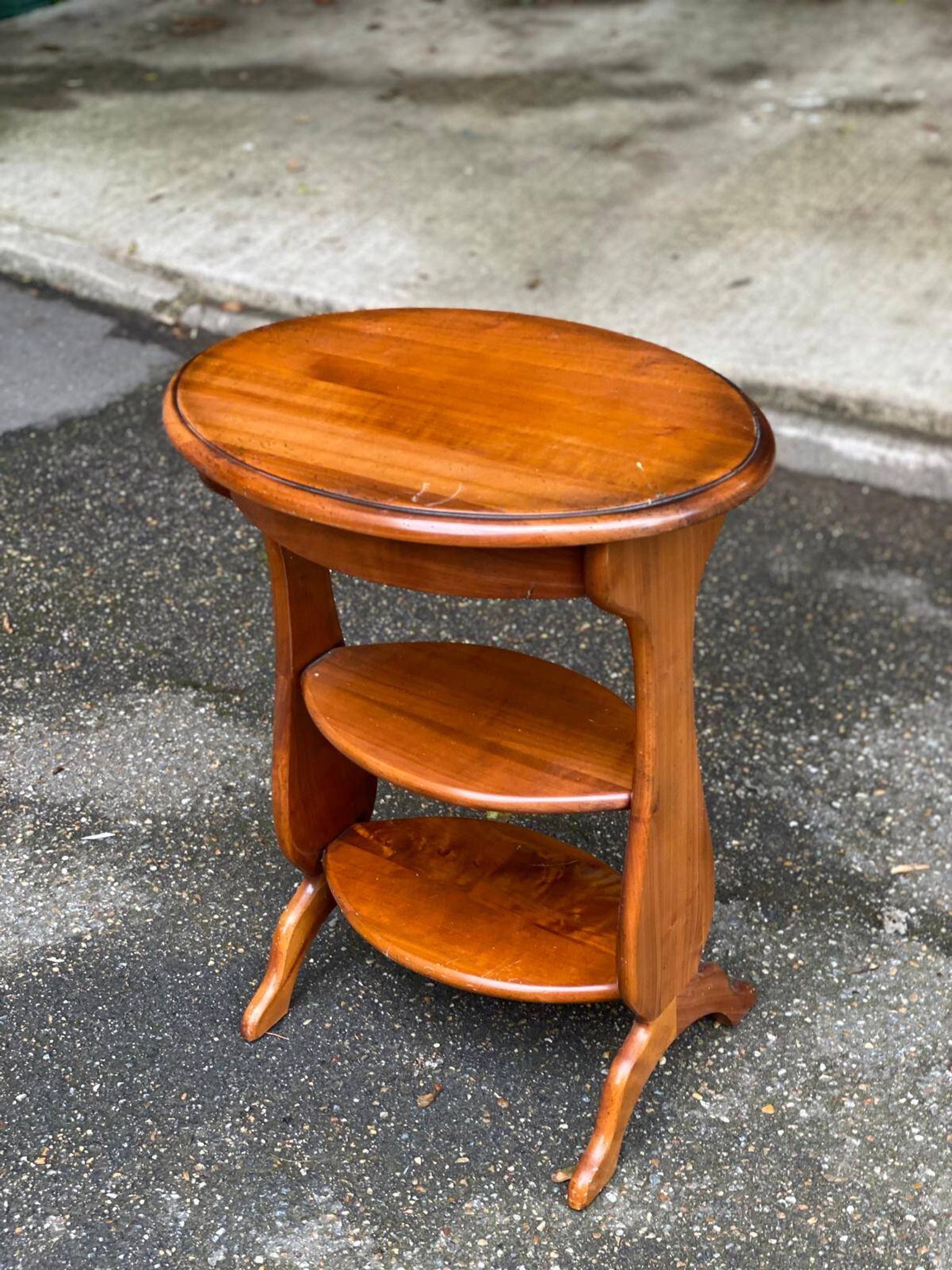 Étagère ovale Louis Philippe en bois massif