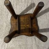 Table de chevet en bois brutaliste ou meuble d’appoint