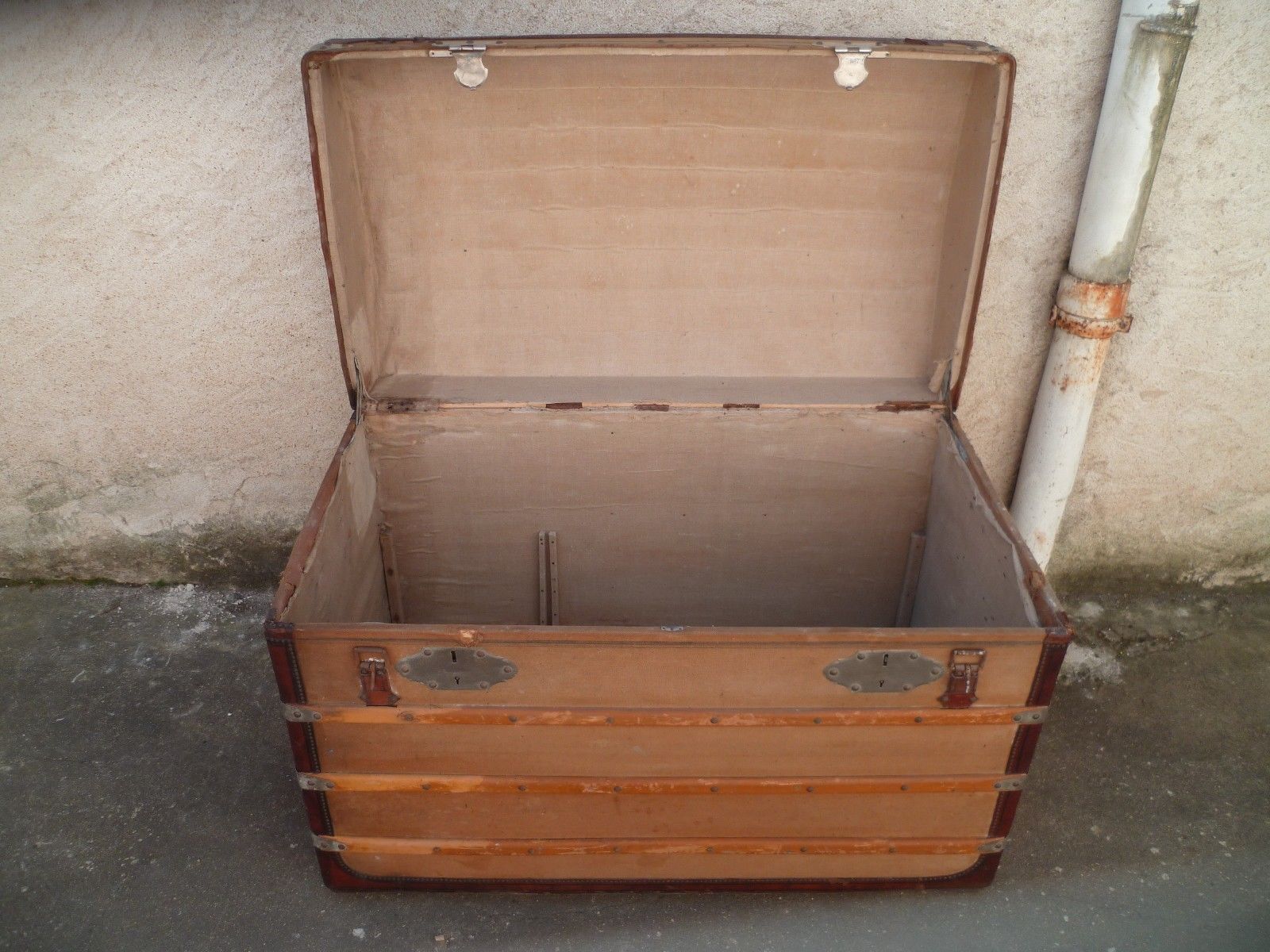 Domed quality b.b paris nineteenth century travel trunk
