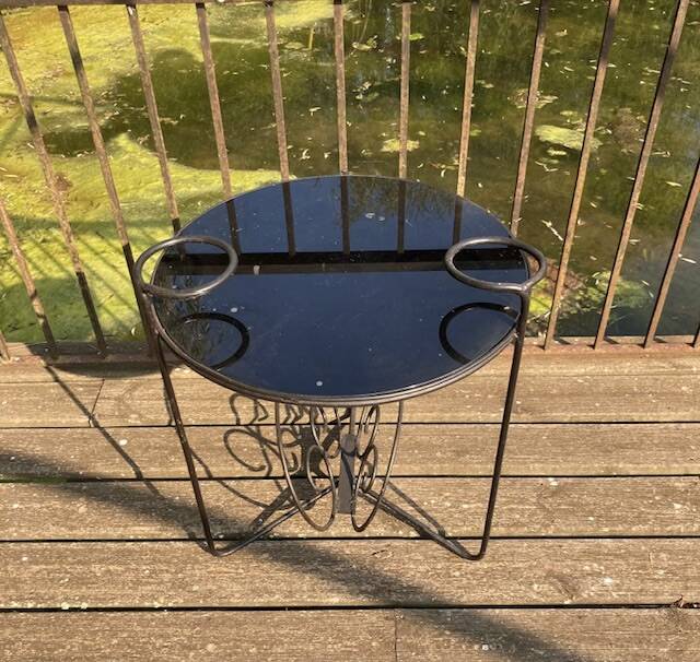 Jolie table basse design scandinave métal et verre 1950.