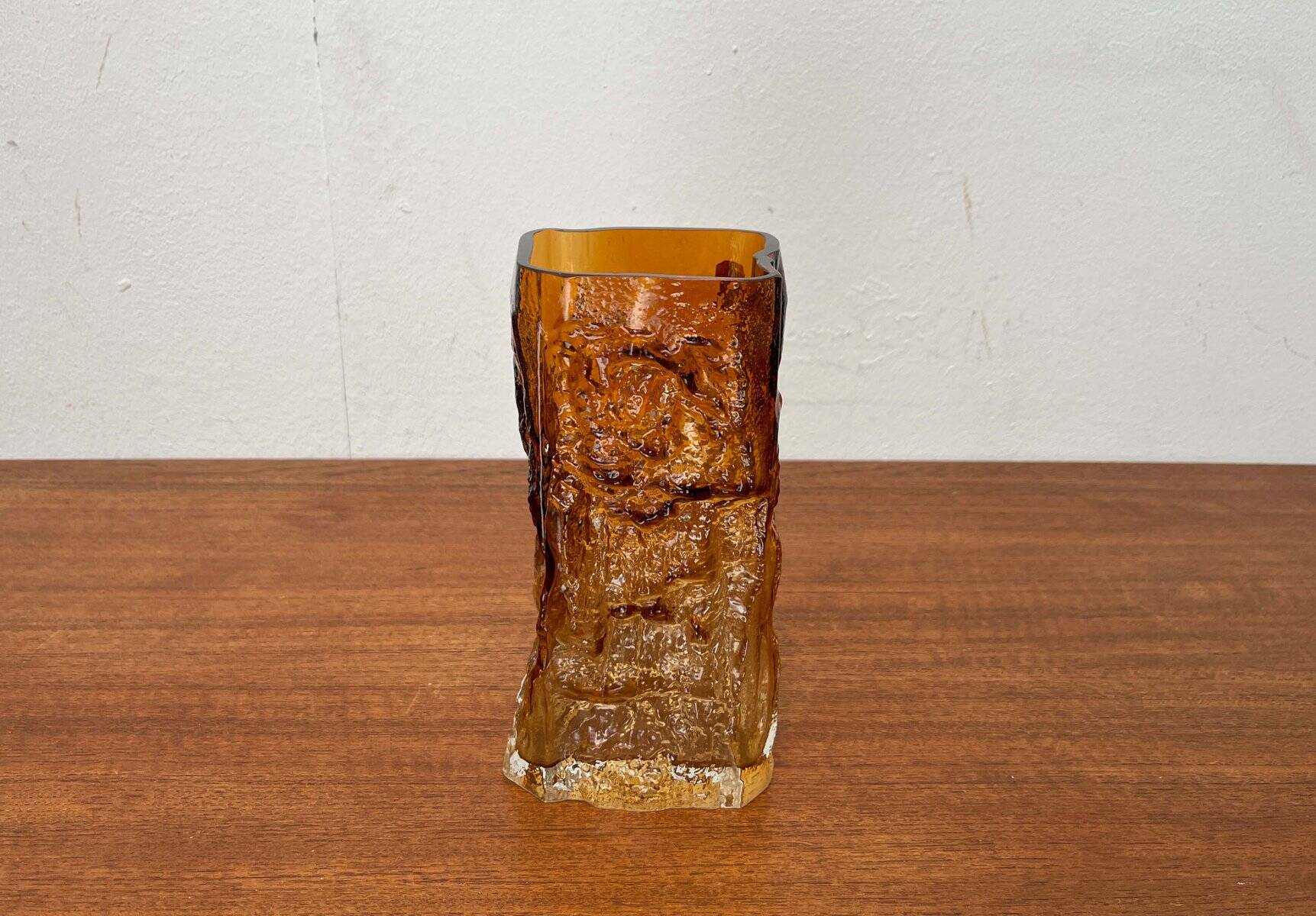 Mid-century modern glass vase by Kai Blomqvist for Kumela, Finland, 1960s.