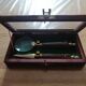 Loupe et coupe papier dans un coffret bois vintage