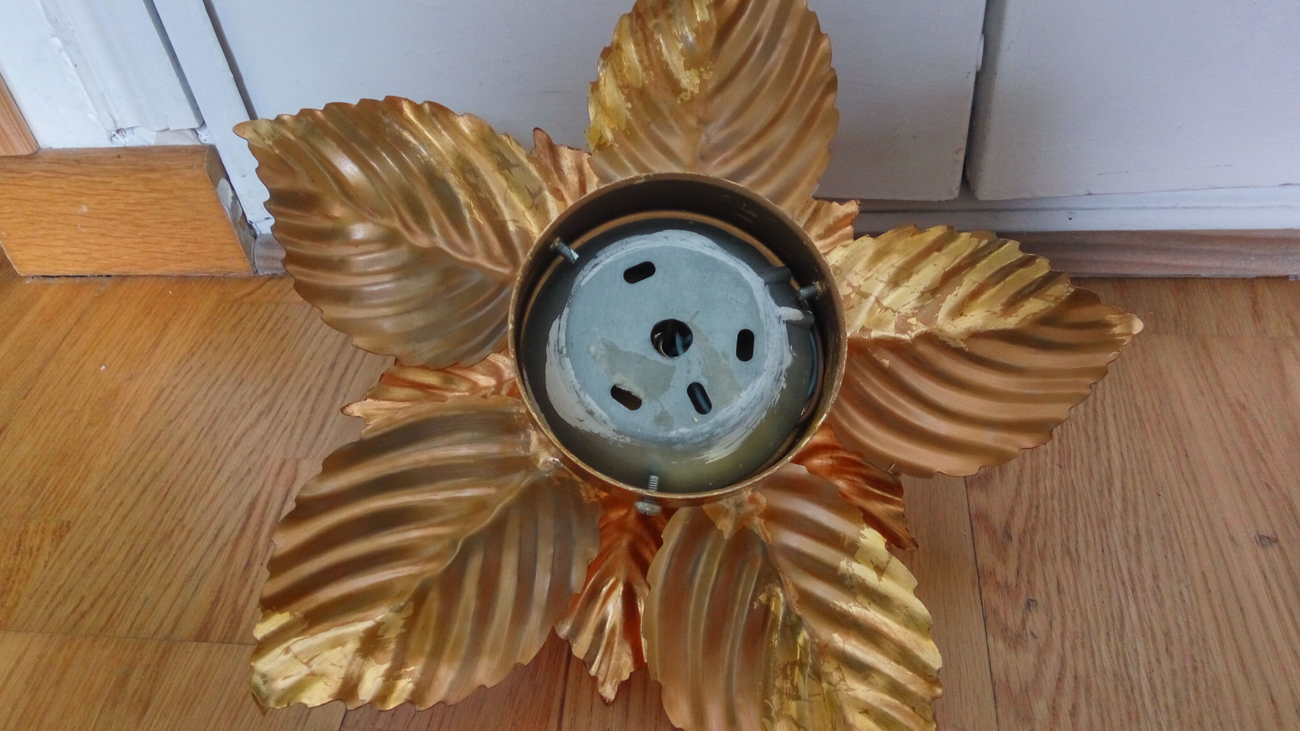 Vintage flower wall lamp