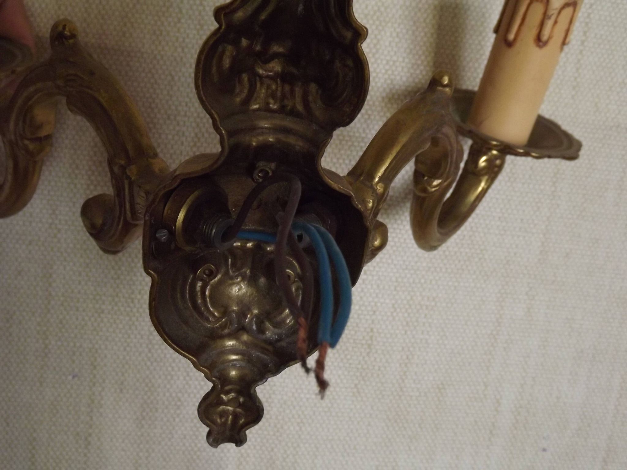 Double bronze wall light, vintage French traditional style, scrolled arms 5097.