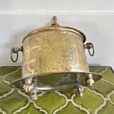 Boîte ou coffret ancien en laiton gravé