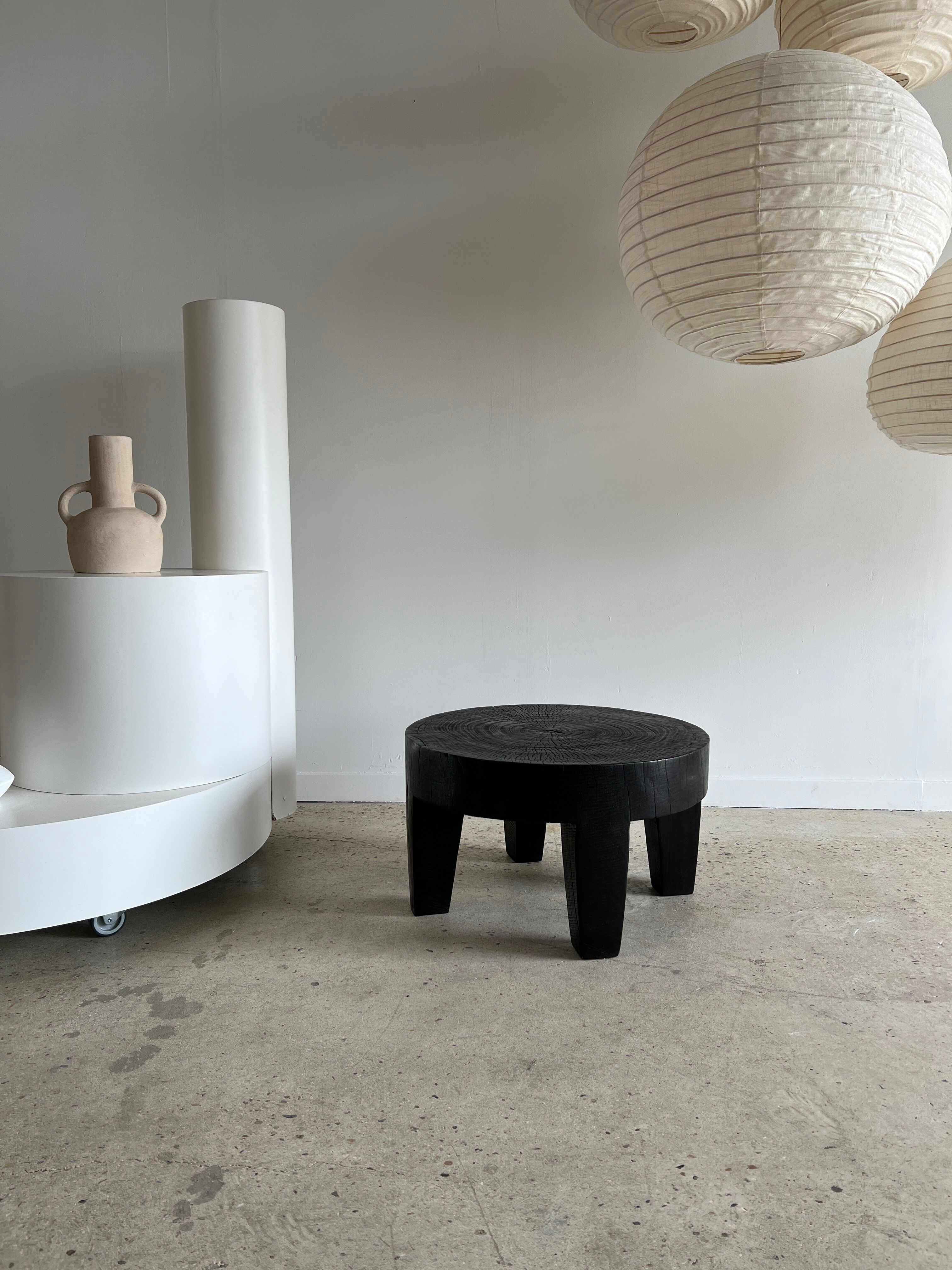 Coffee table en bois massif monoxyle noir