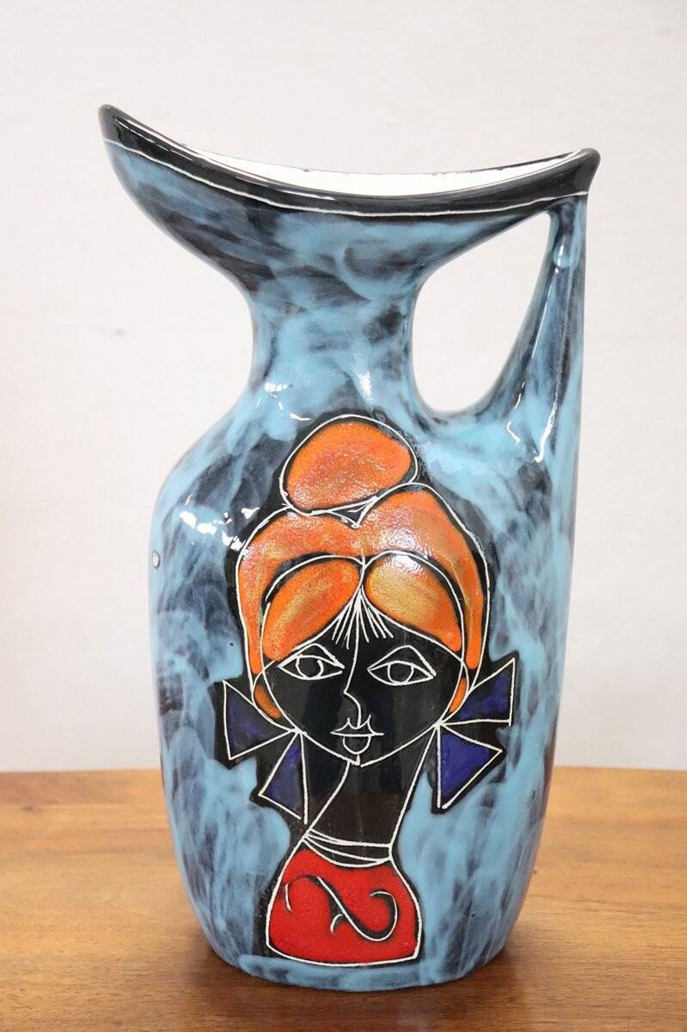 Vase en céramique décoré d'un visage féminin, années 1960