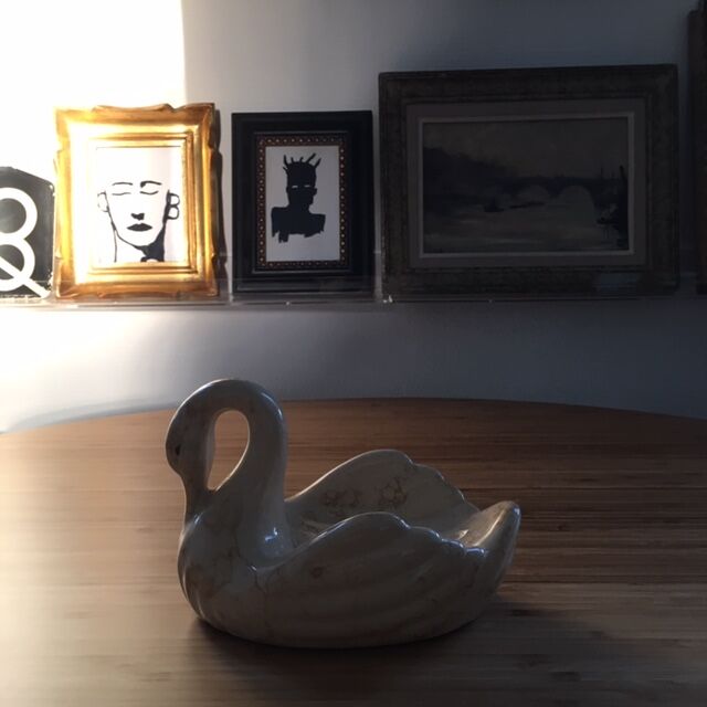 Ceramic swan pocket tray