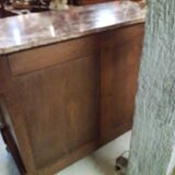 Walnut chest of drawers