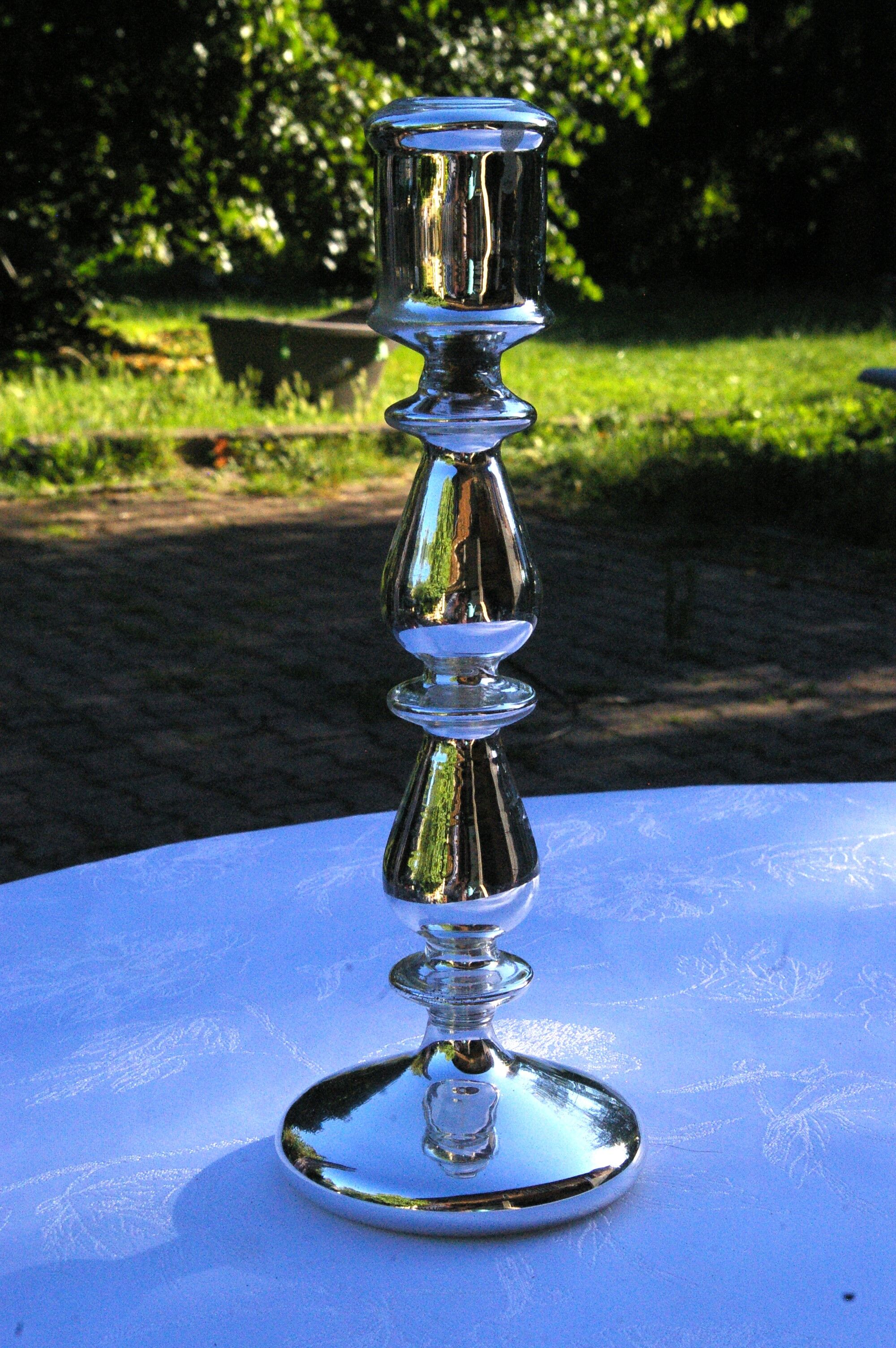 Candle holder in eglomerized glass