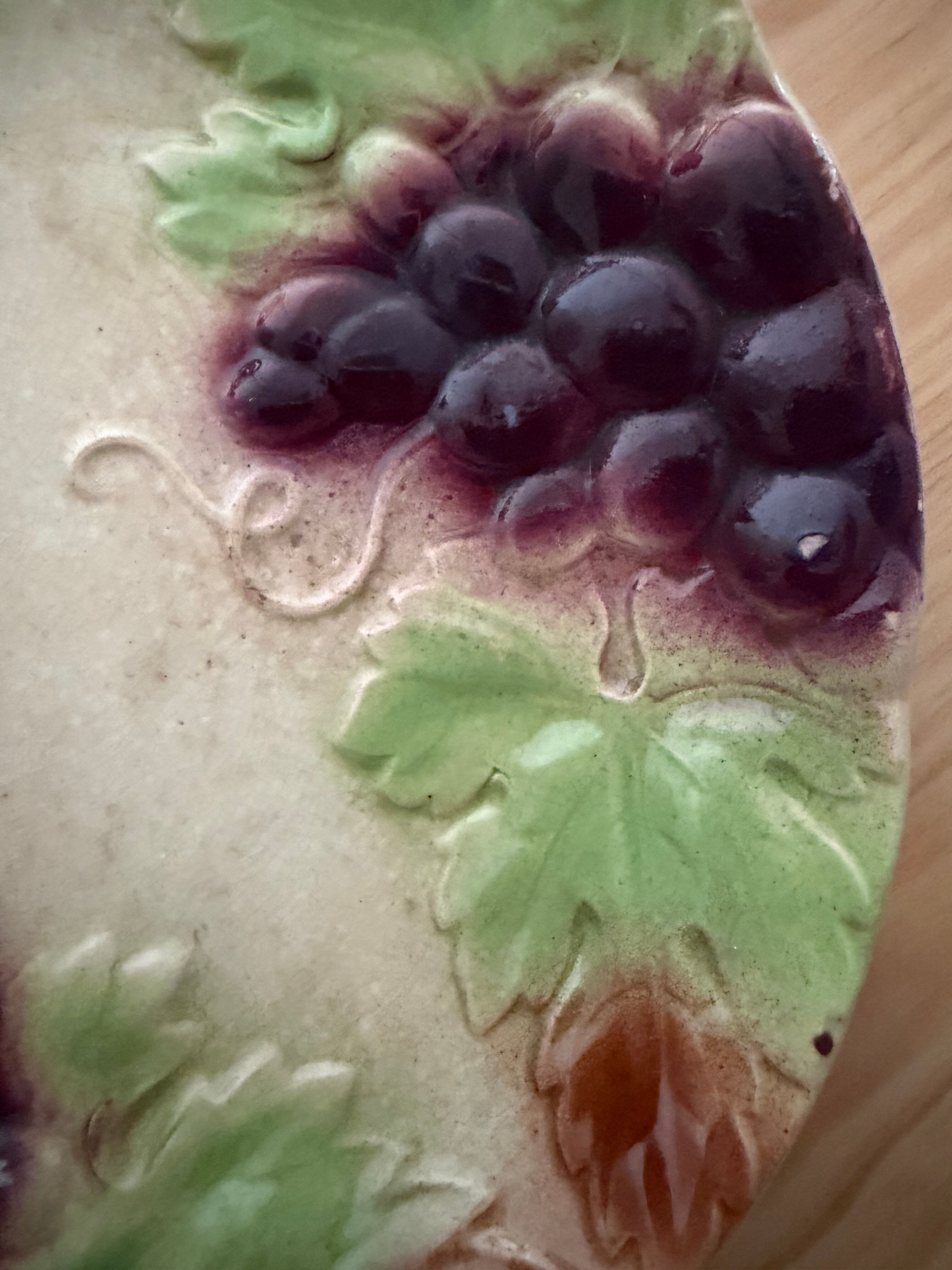 Raisin slipware plates