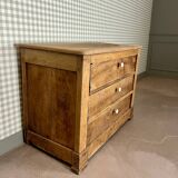 Walnut chest of drawers