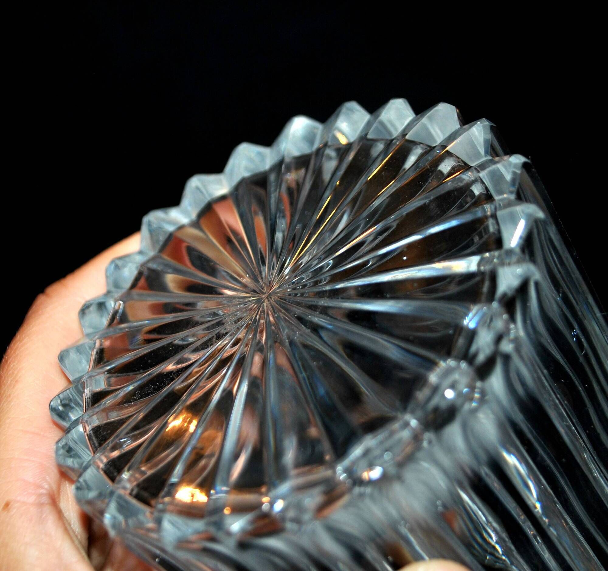 Whiskey bottle decanter in crystal cut in full fluted beveled deep Baccarat or Saint-Louis?