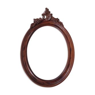 Wooden oval frame