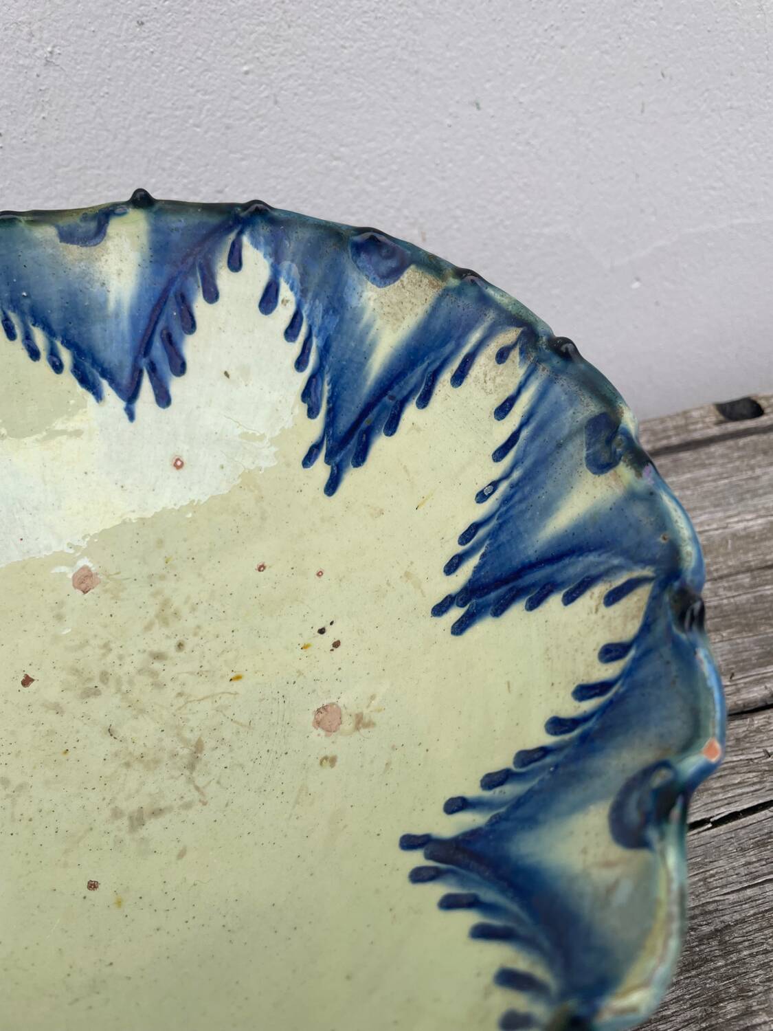 Ceramic fruit bowl on foot