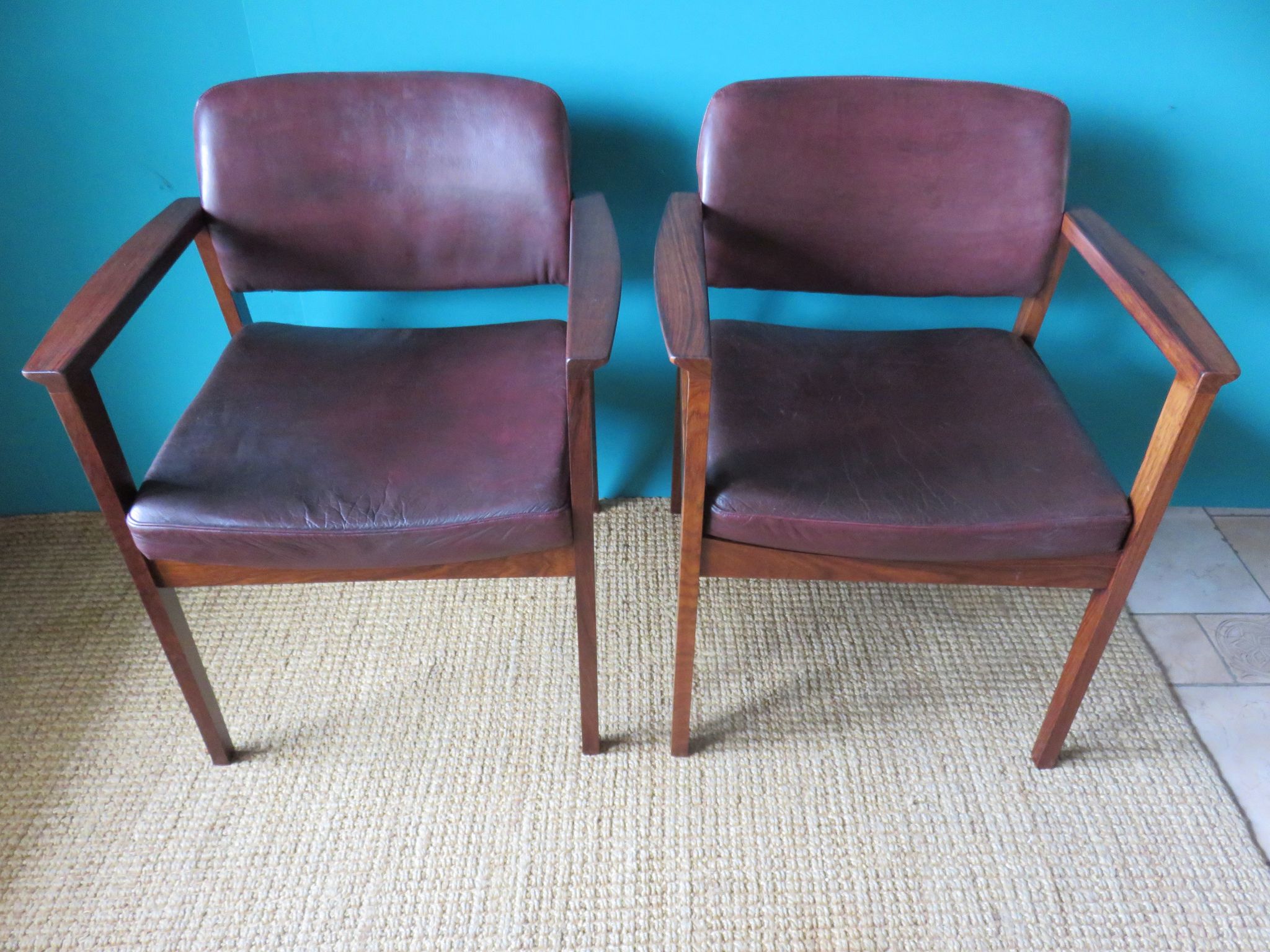 Pair of armchairs in Rio rosewood and plum leather, Denmark 1960