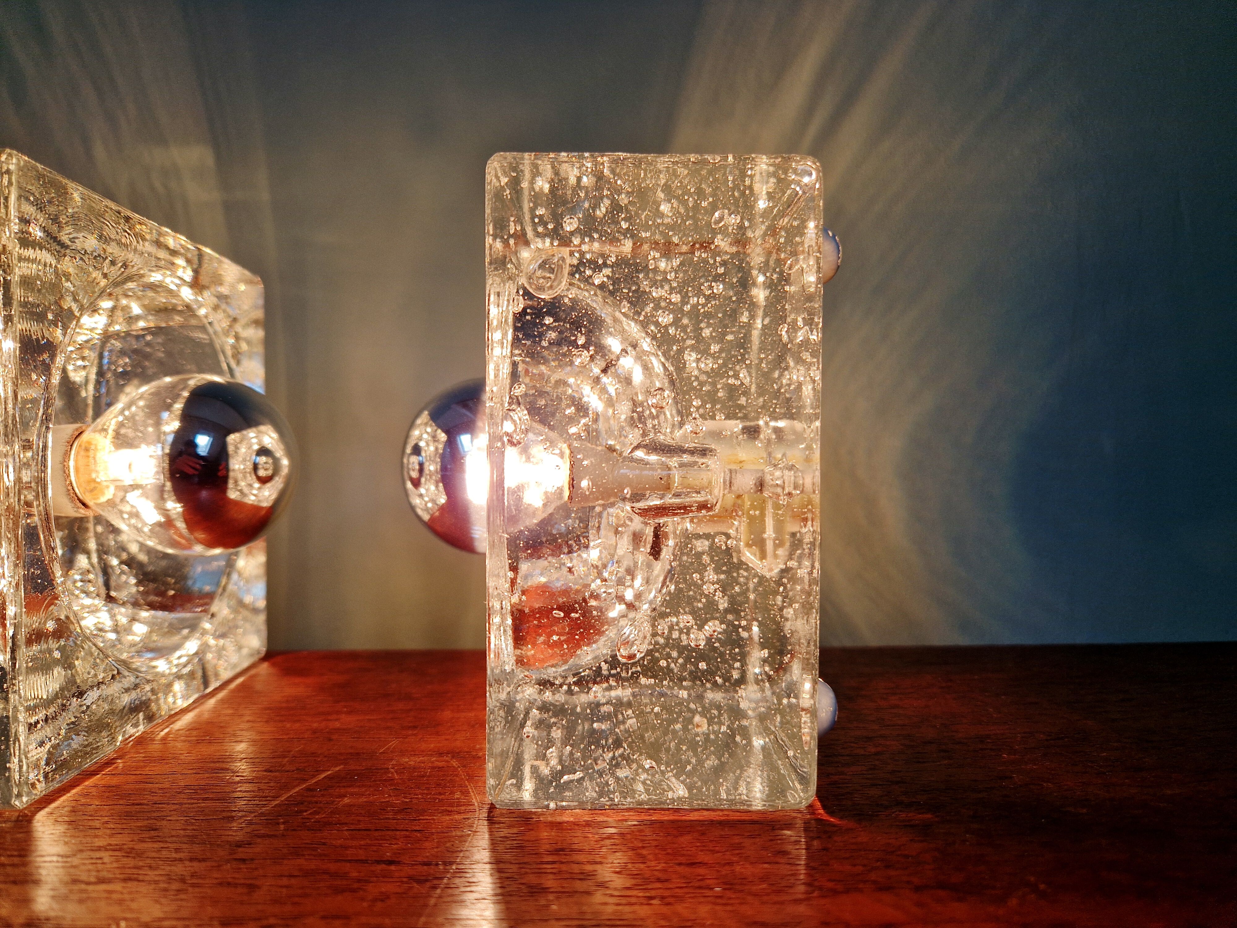 Pair of Ice Cube wall sconces in transparent bubbled glass, 1970s.