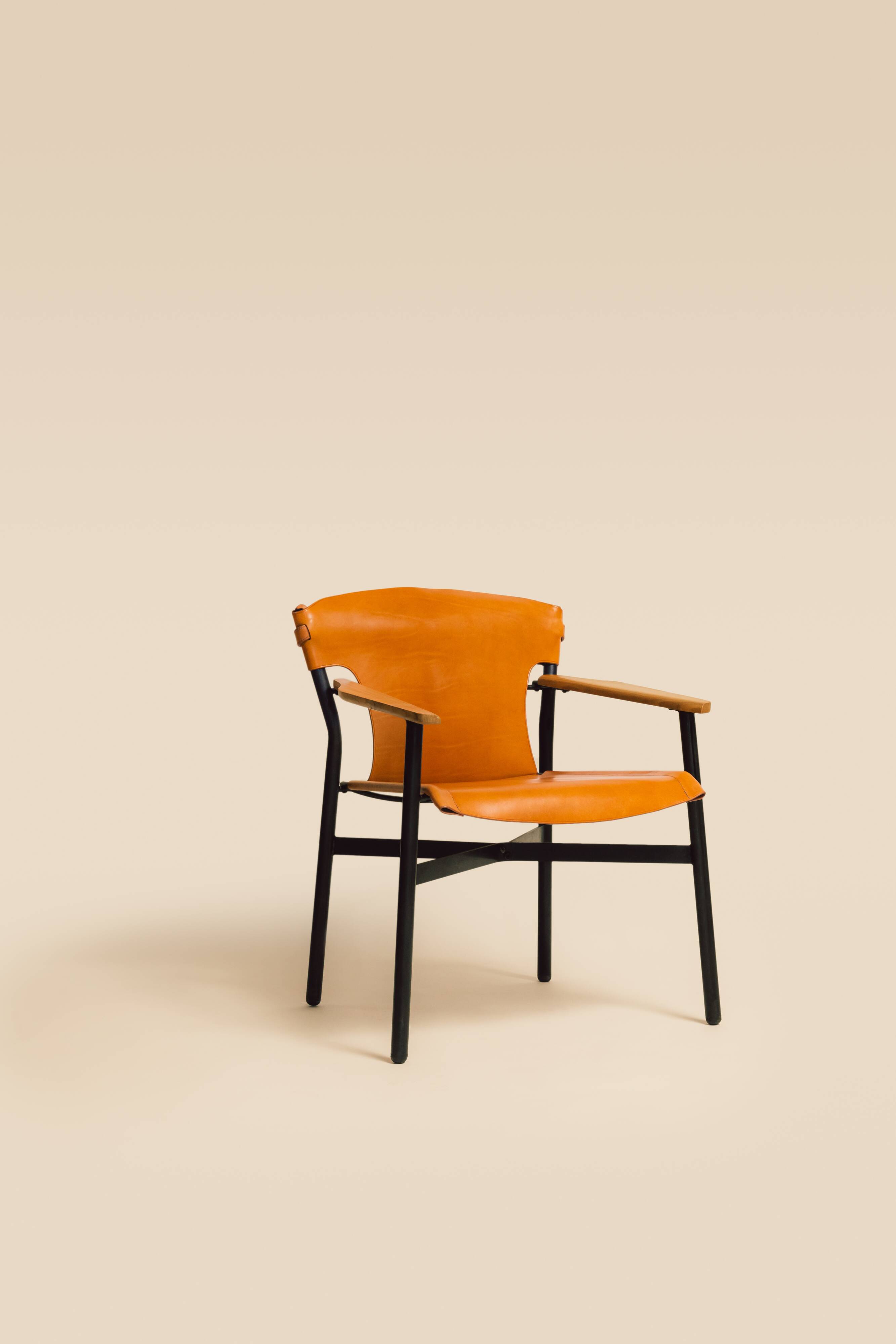 Maërl armchair, Galathée model, natural leather, solid wood armrests of your choice