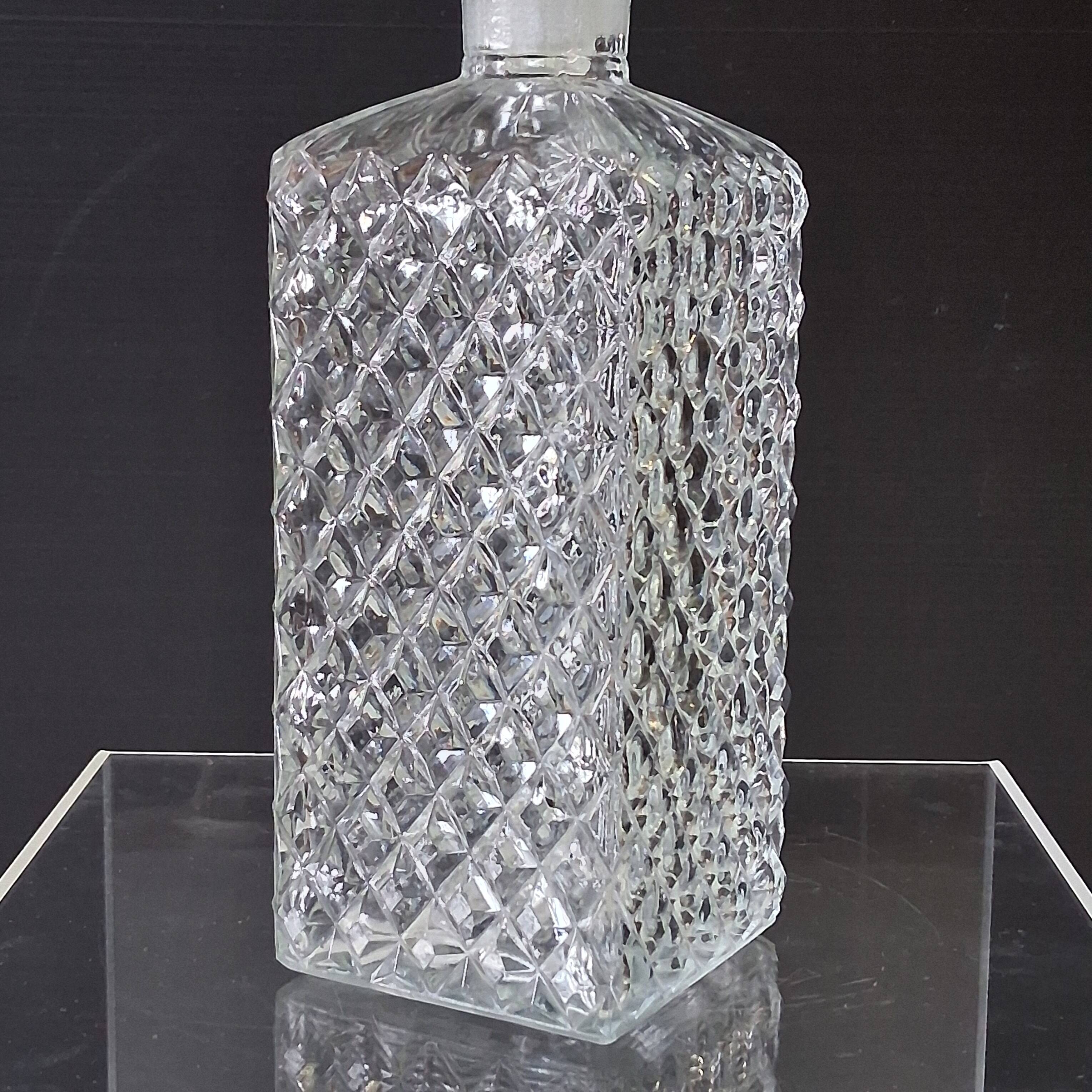 Very nice whisky or juice carafe in very good condition.