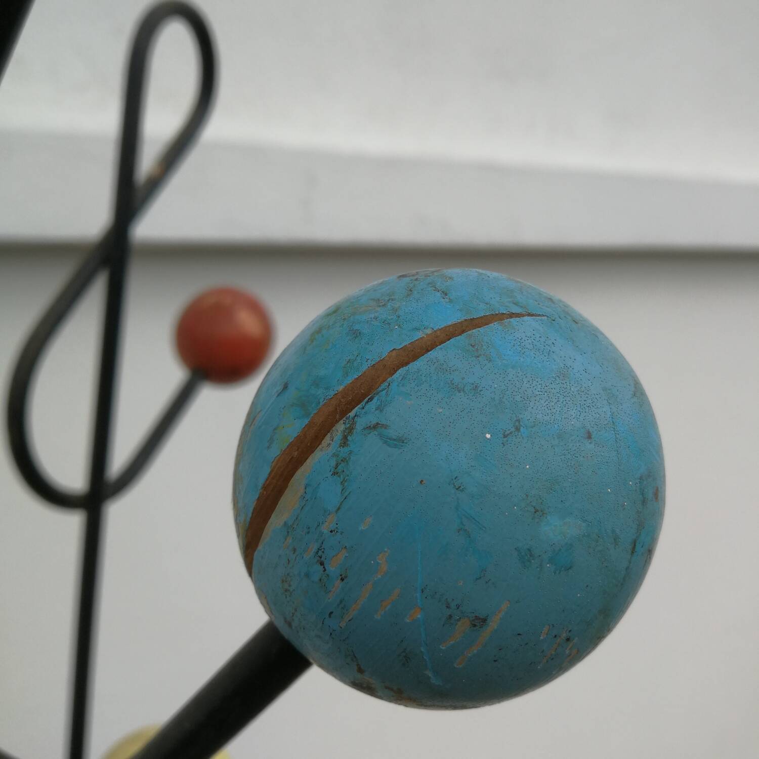 Vintage steel coat rack and wooden ball, treble clef model from the 50s,