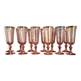 Lot de 12 flutes en verre couleur Rosaline, modèle torsadé