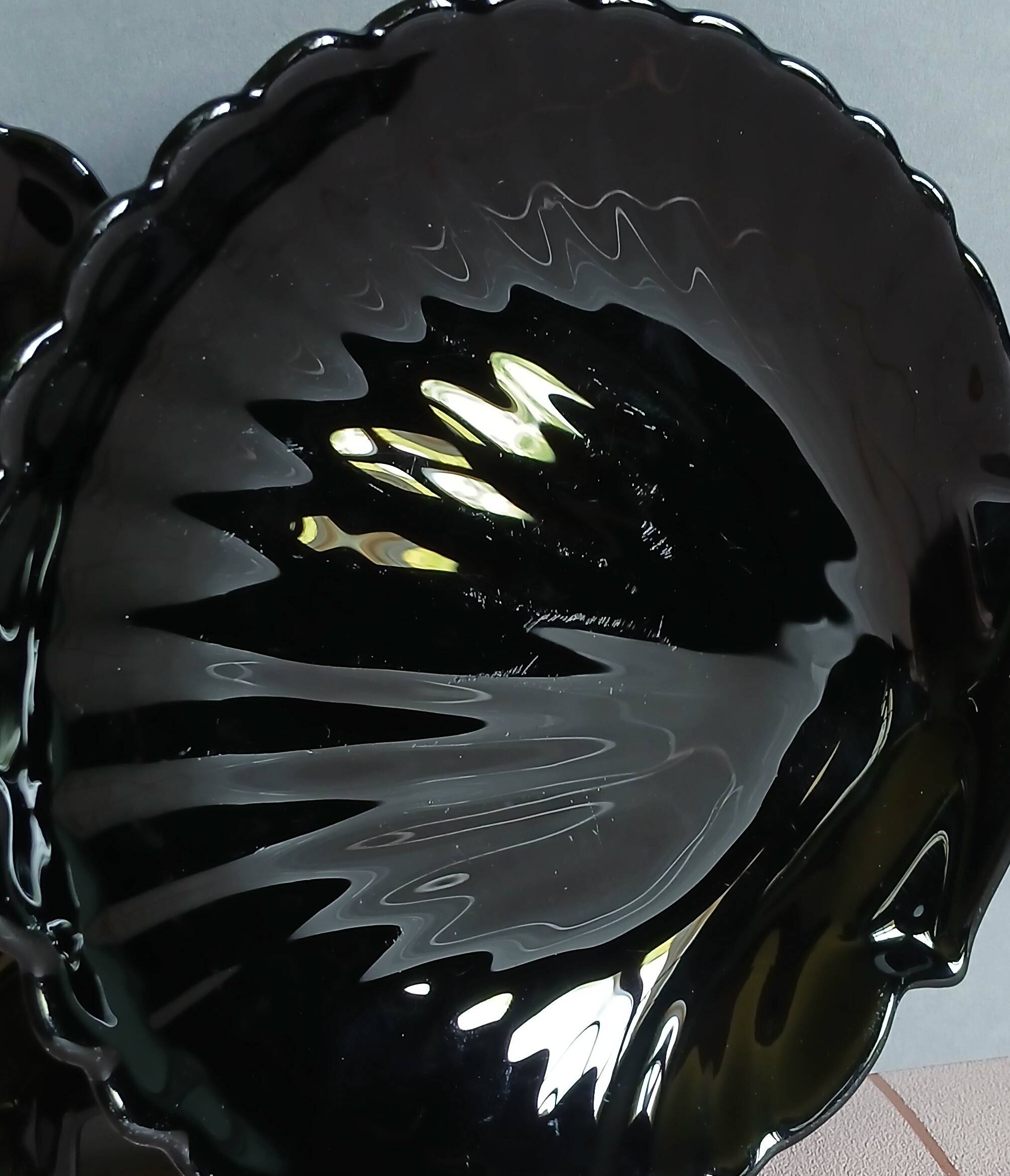 2 black opaline moulded glass shell-shaped bowls, circa 1980.