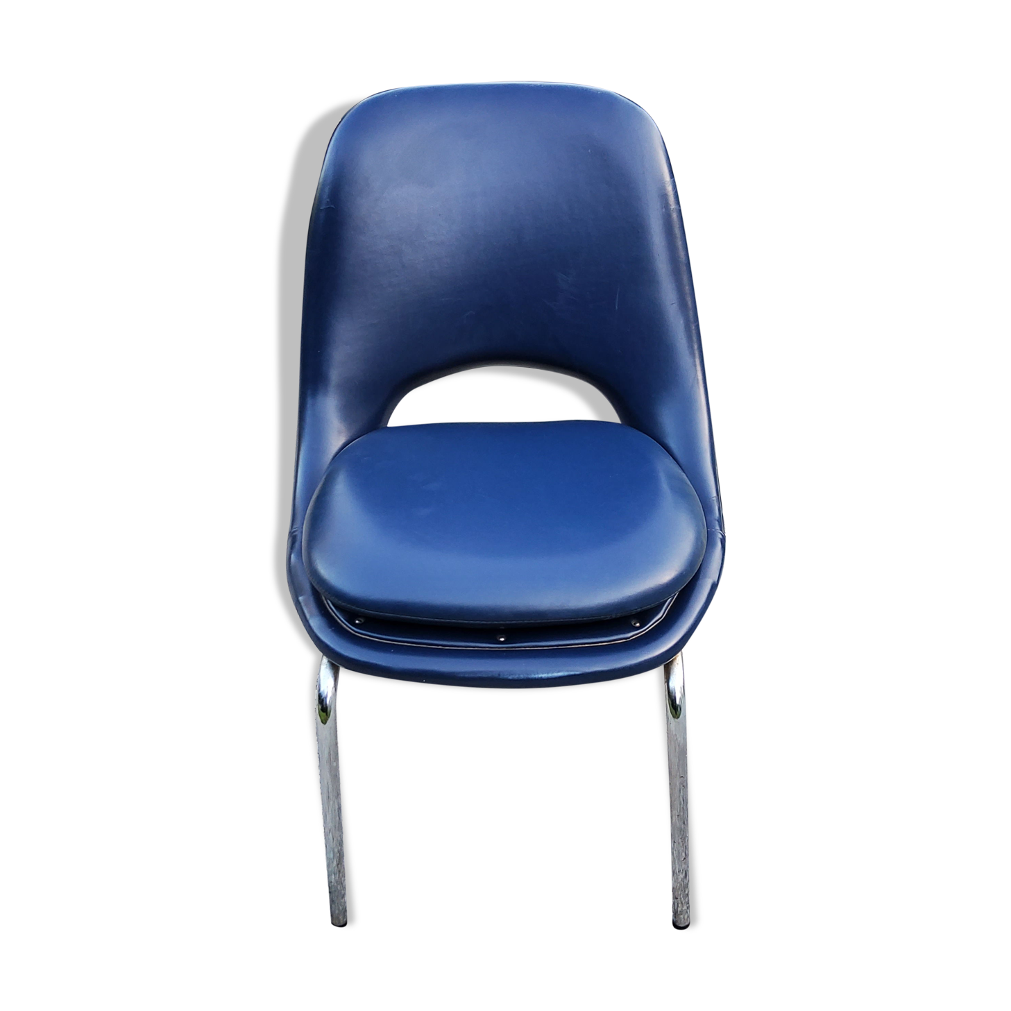 Chaise des années 70 Henry Colomer tubes chromés et skaï bleu marine