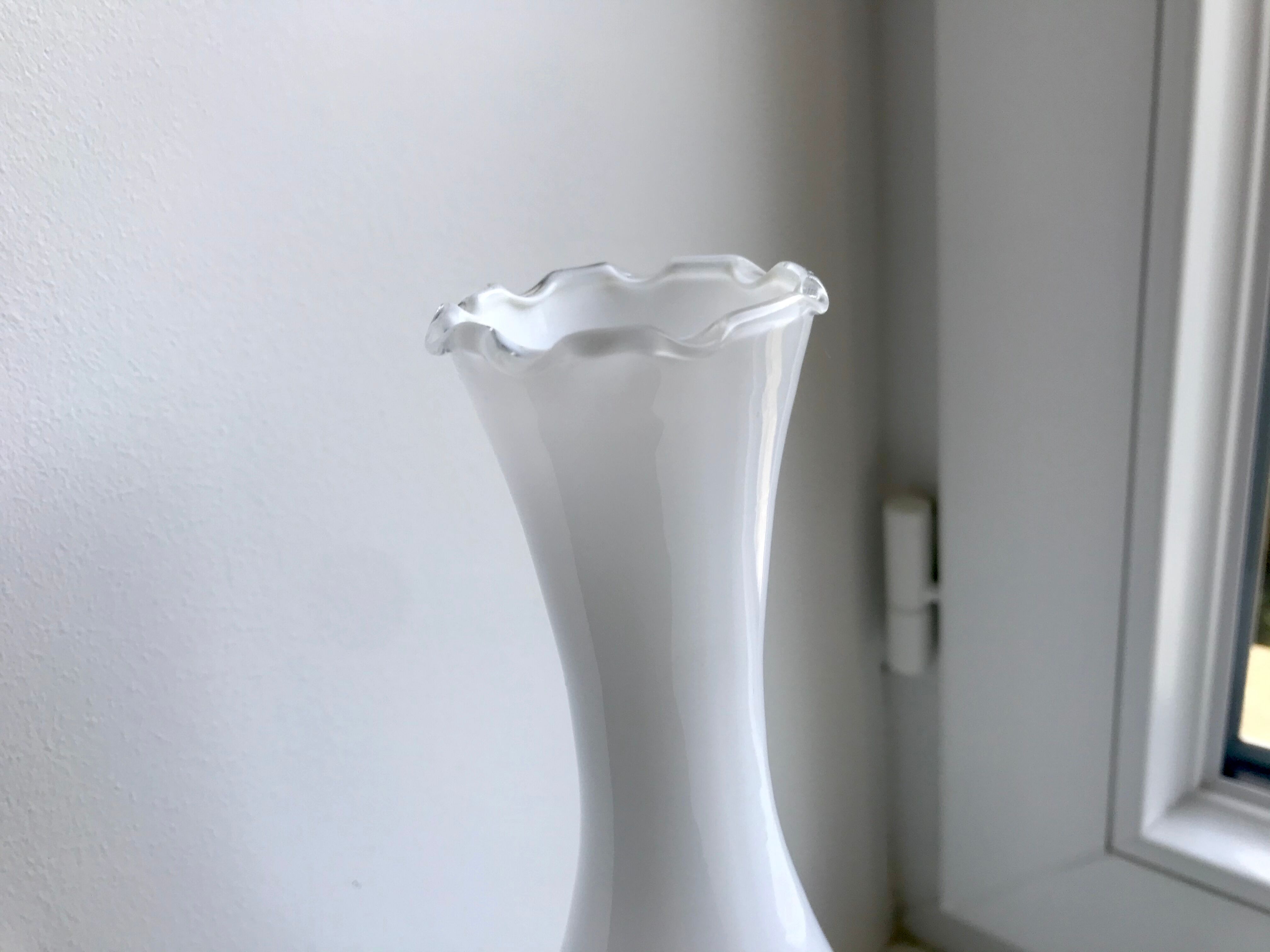Serrated opaline vase 30/40s
