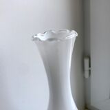 Serrated opaline vase 30/40s