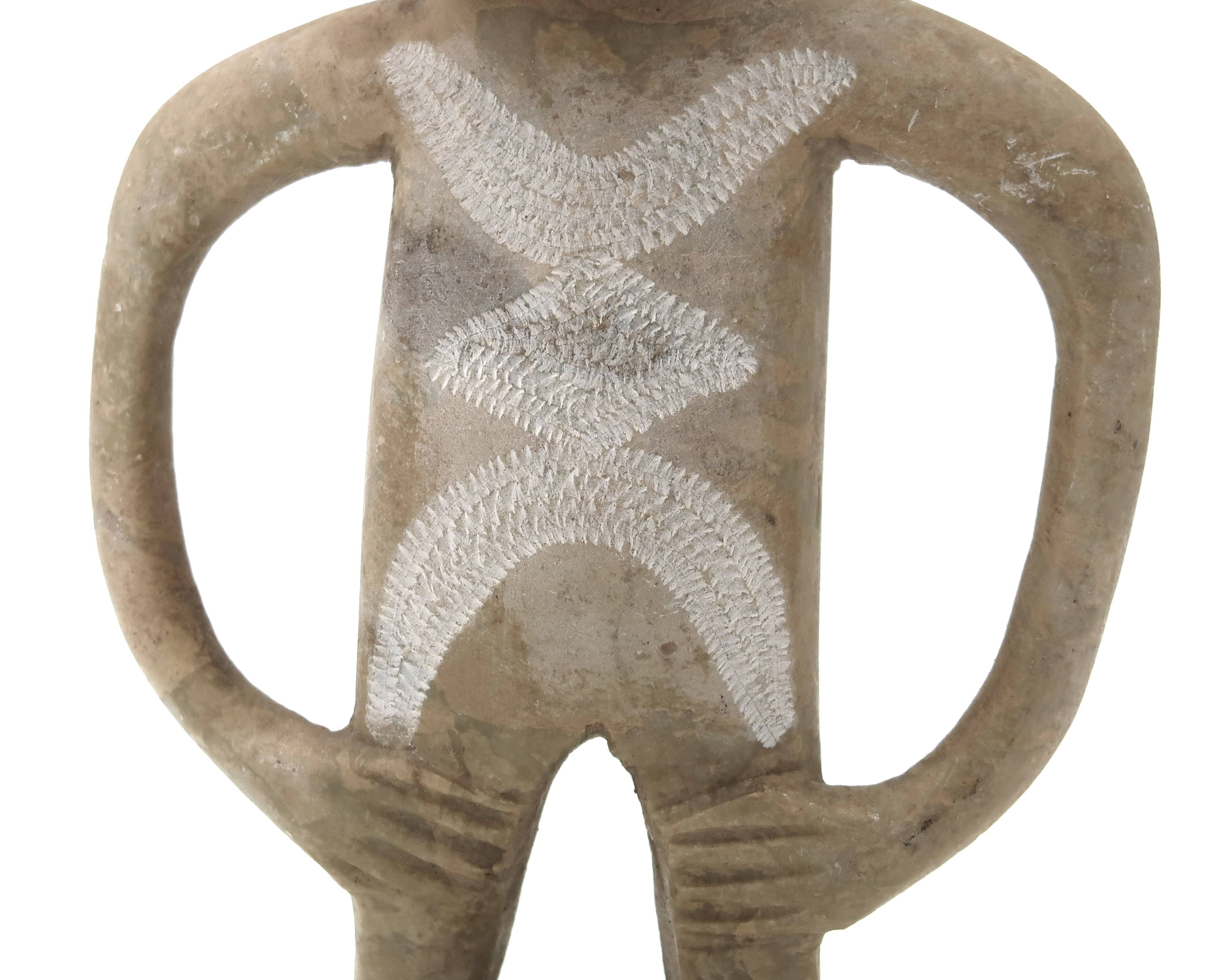 Moroccan sculpture in carved and engraved beige stone, 1970s.