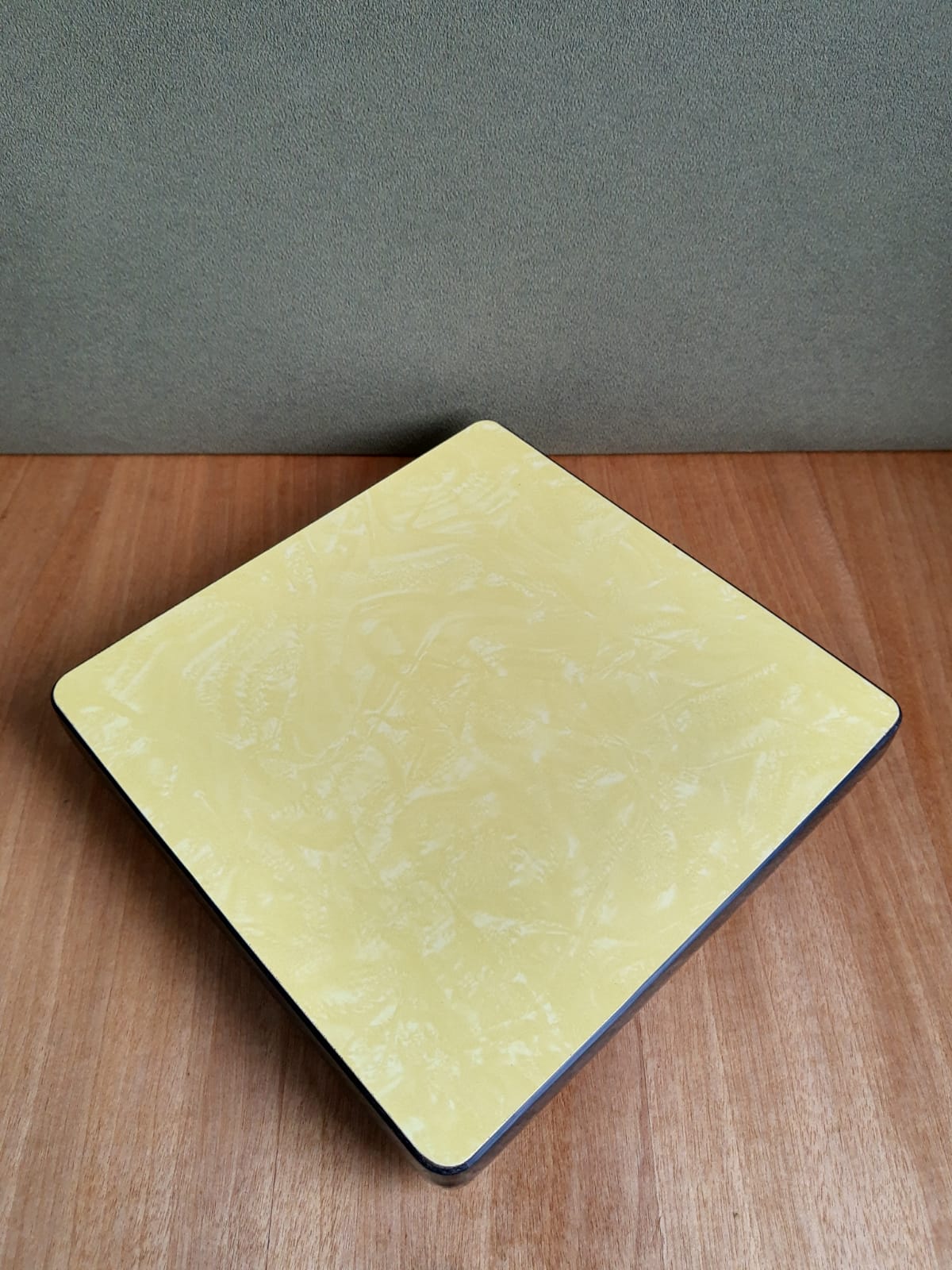 Thick flat underside formica speckled yellow