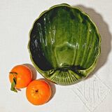 Empty shell-shaped pocket in vintage earthenware