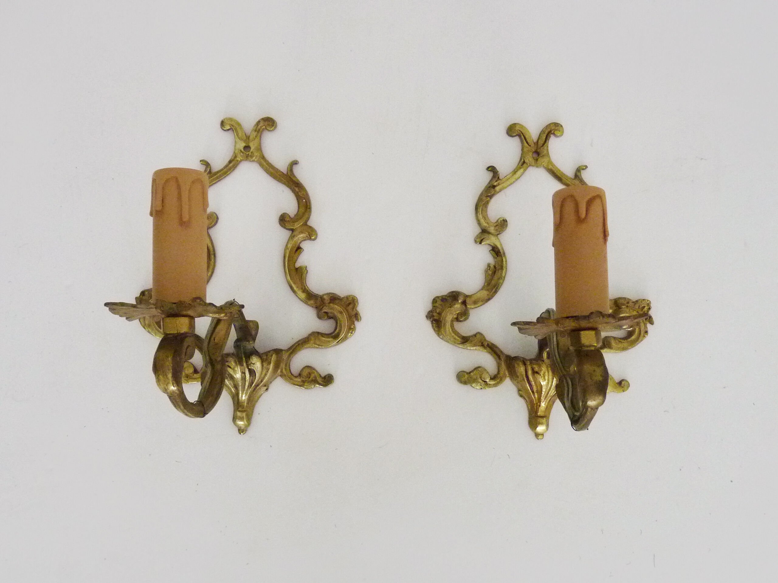 Vintage pair of bronze wall sconces from the 1950s and 60s.