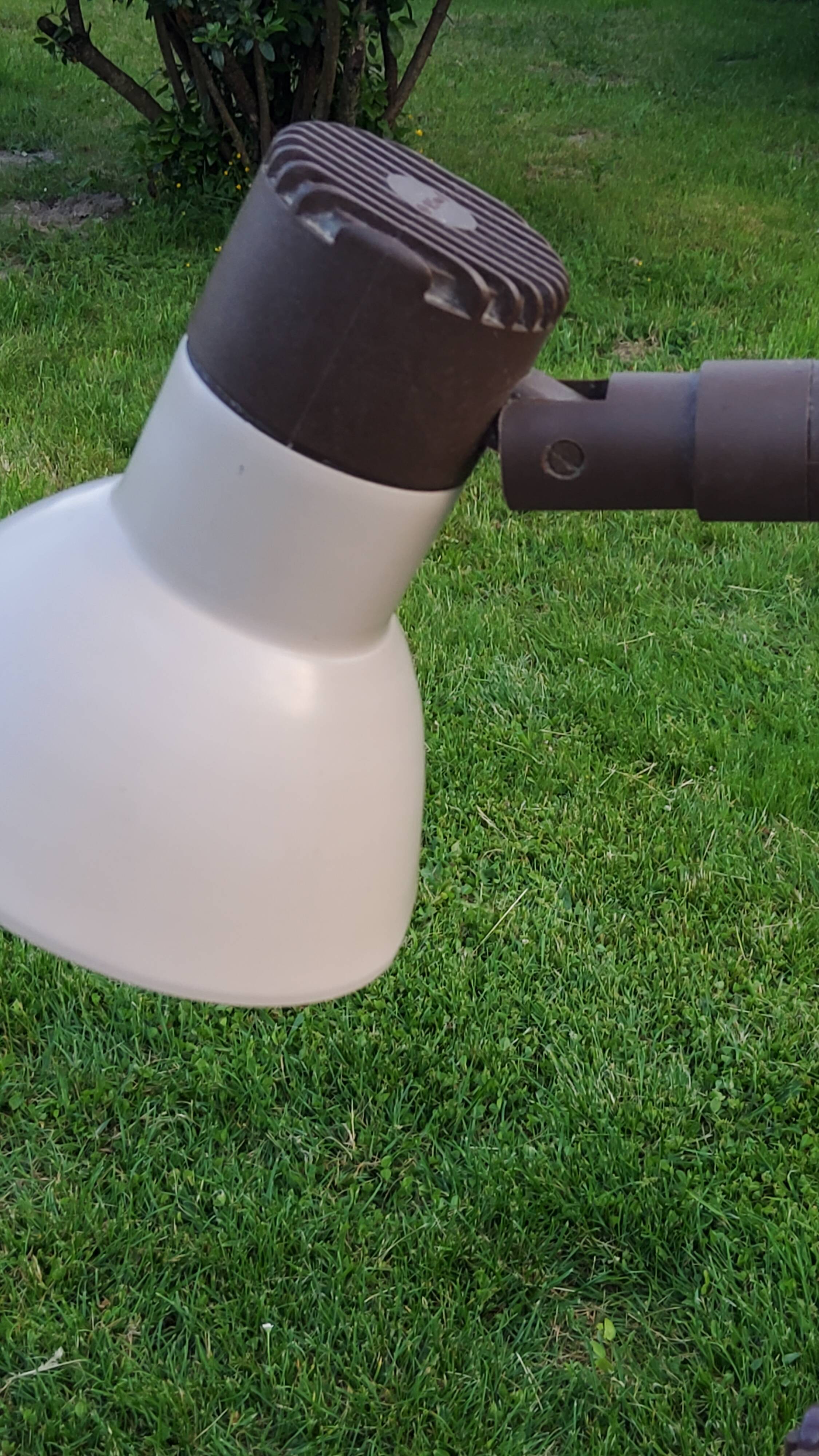 Floor lamp of the 70s in gilded brass lacquered beige metal and brown plastic 2 spots