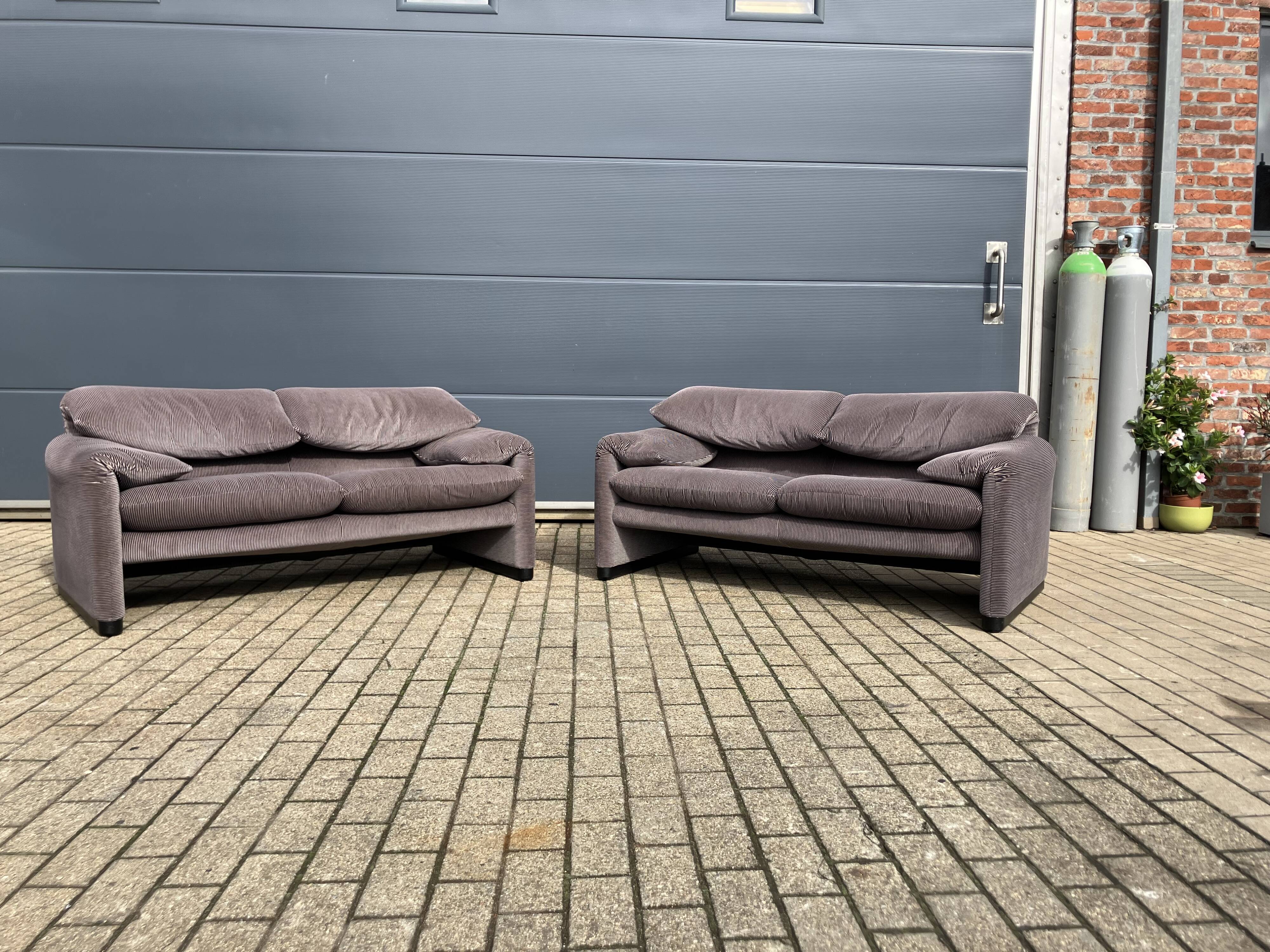 2x Cassina Maralunga 2zit original ribble fabric