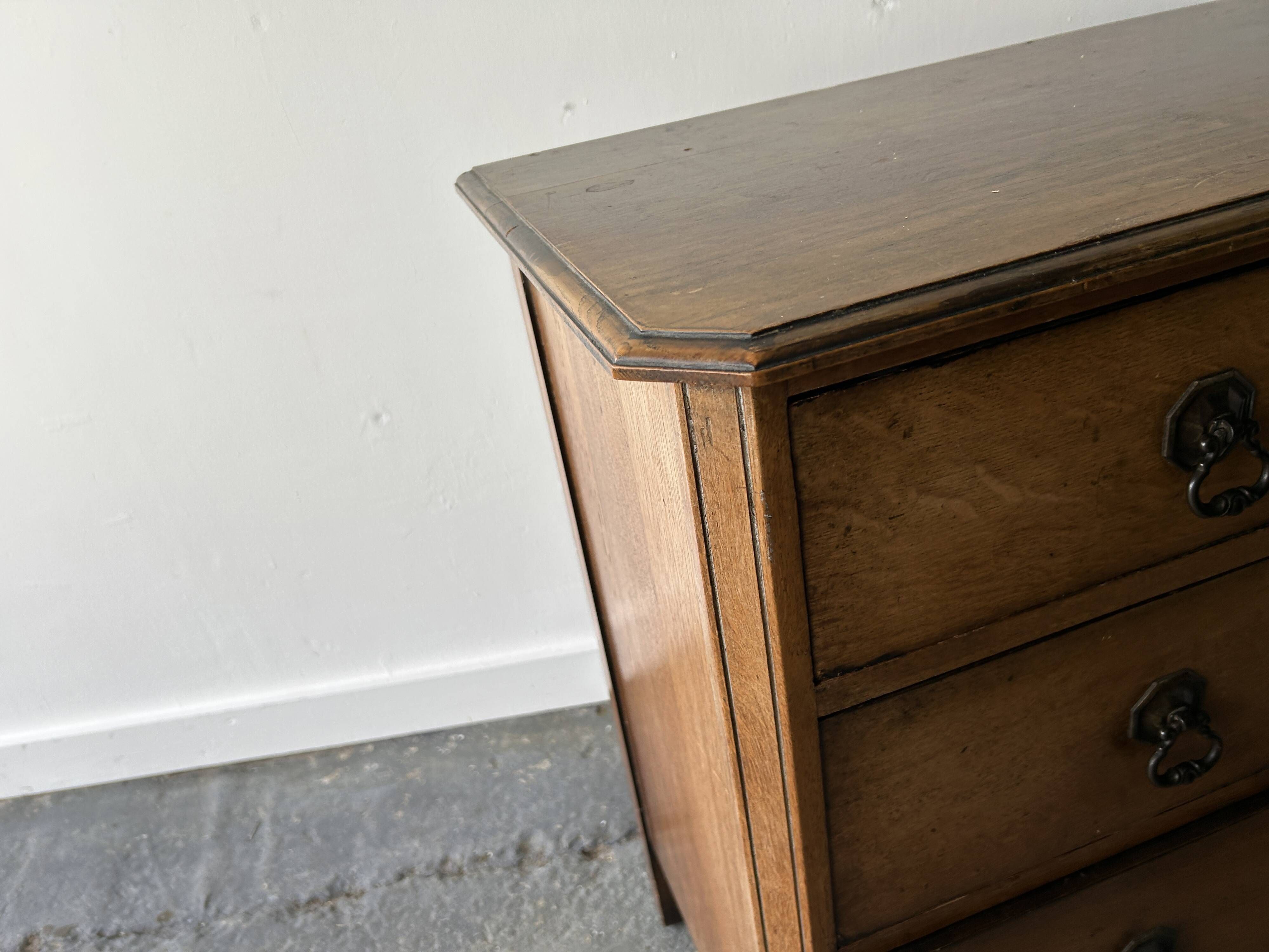1940s vintage small Georgian style oak chest of drawers