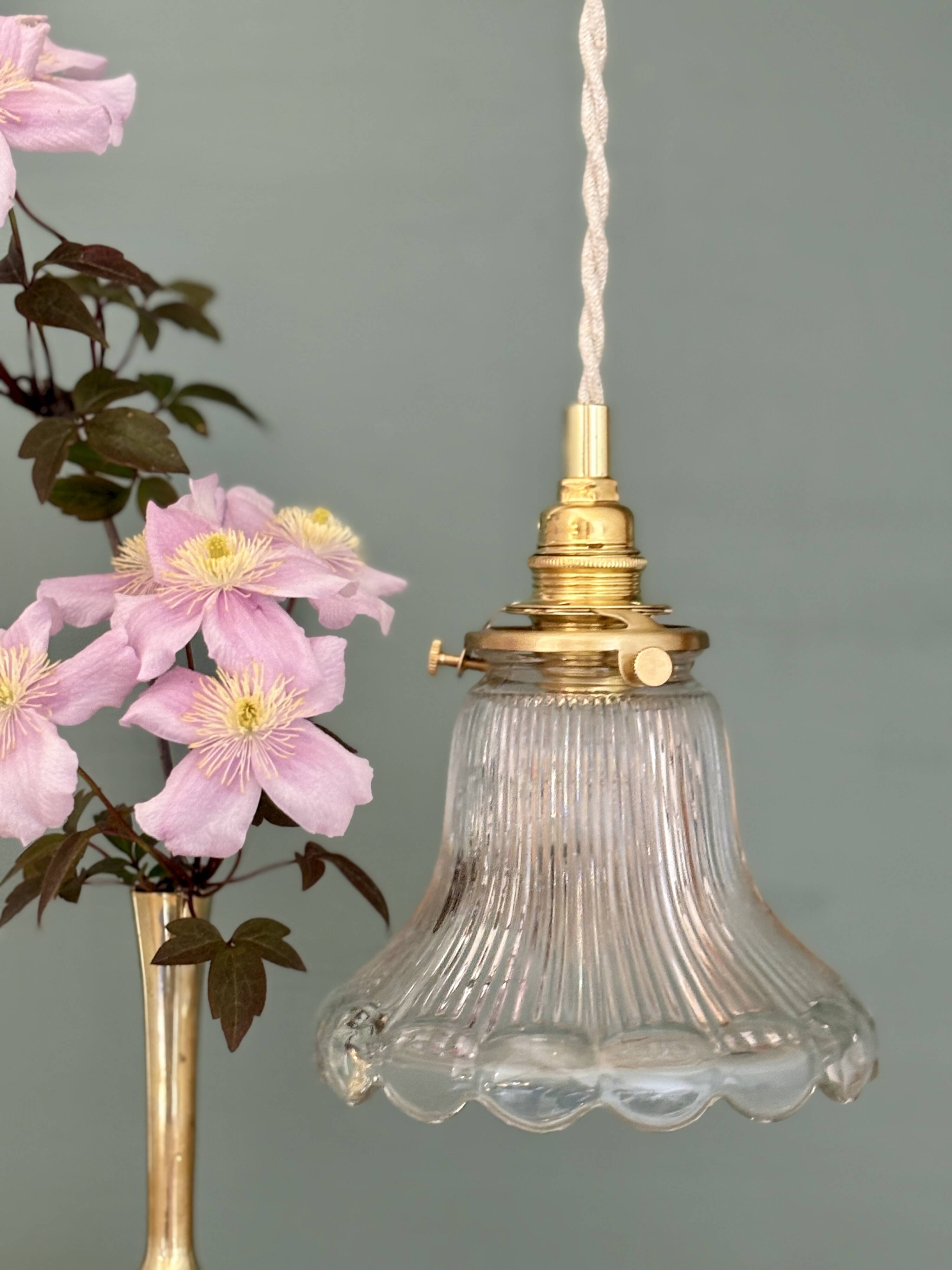 Suspension tulipe vintage en verre holophane