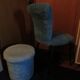 Chaise moumoute et  2 poufs assortis