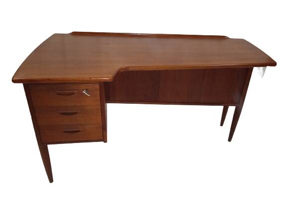 Scandinavian desk design Peter Løvig Nielsen